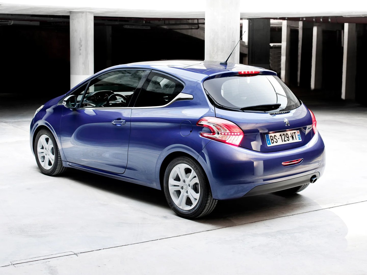 Peugeot_208_1_generation__Mini_3-doors__4.jpg
