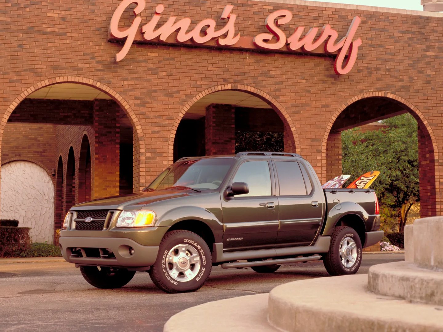 Ford_Explorer_Sport_Trac_1_generation__Pickup_double-cab__4.jpg