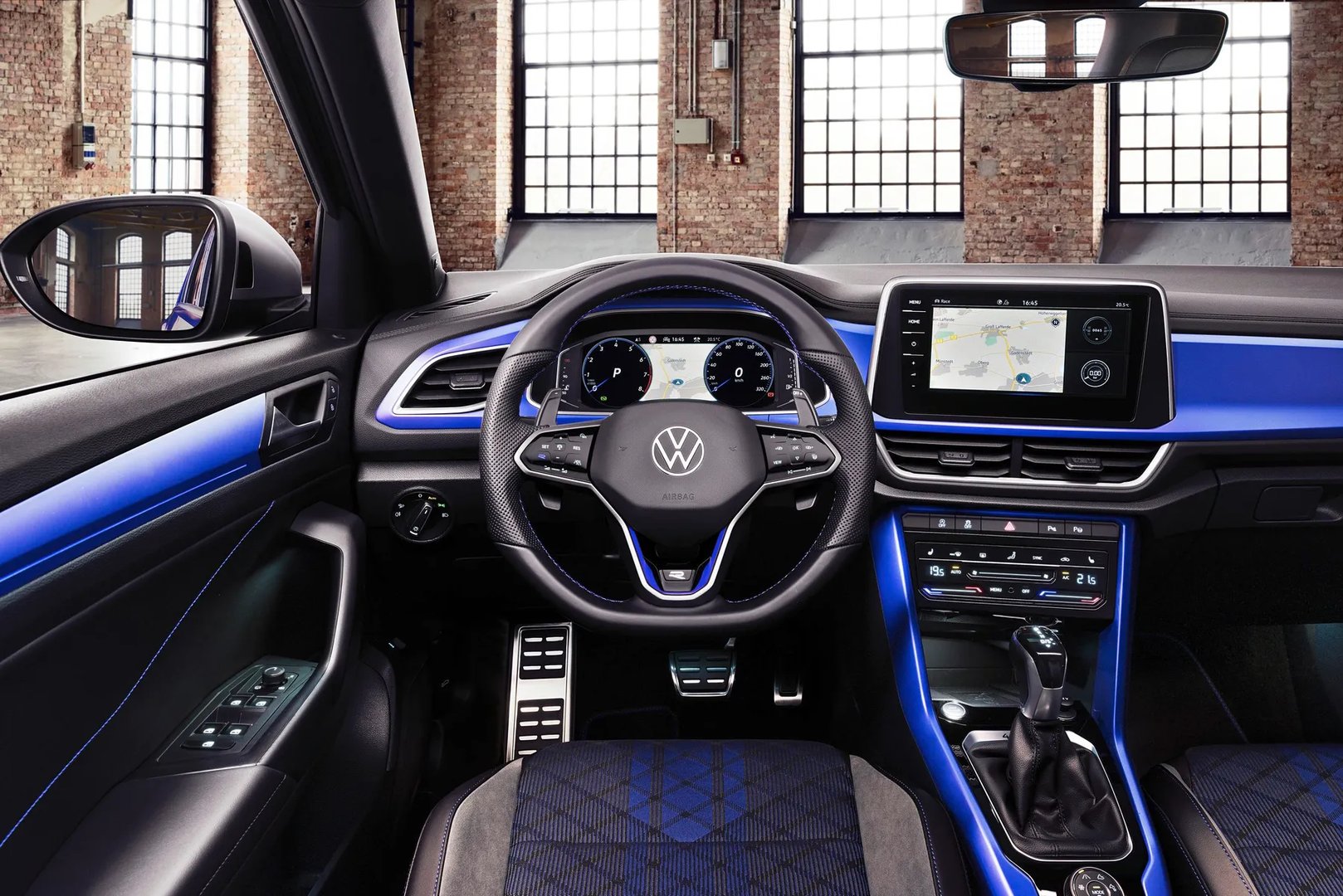 Volkswagen_T-Roc_R_1_generation_restyling__SUV_5-doors__9.jpg