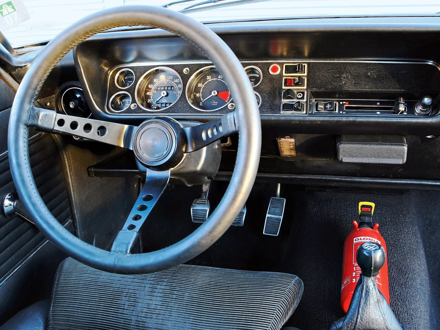 Ford_Capri_1_generation__Coupe__7.jpg