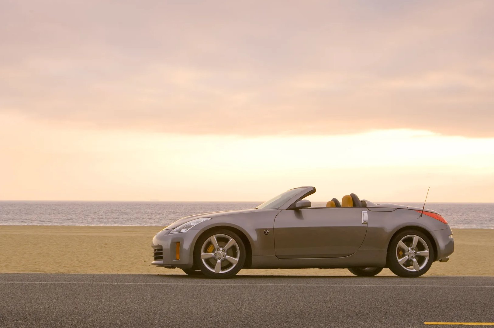 Nissan_350Z_1_generation_restyling__Cabrio__10.jpg
