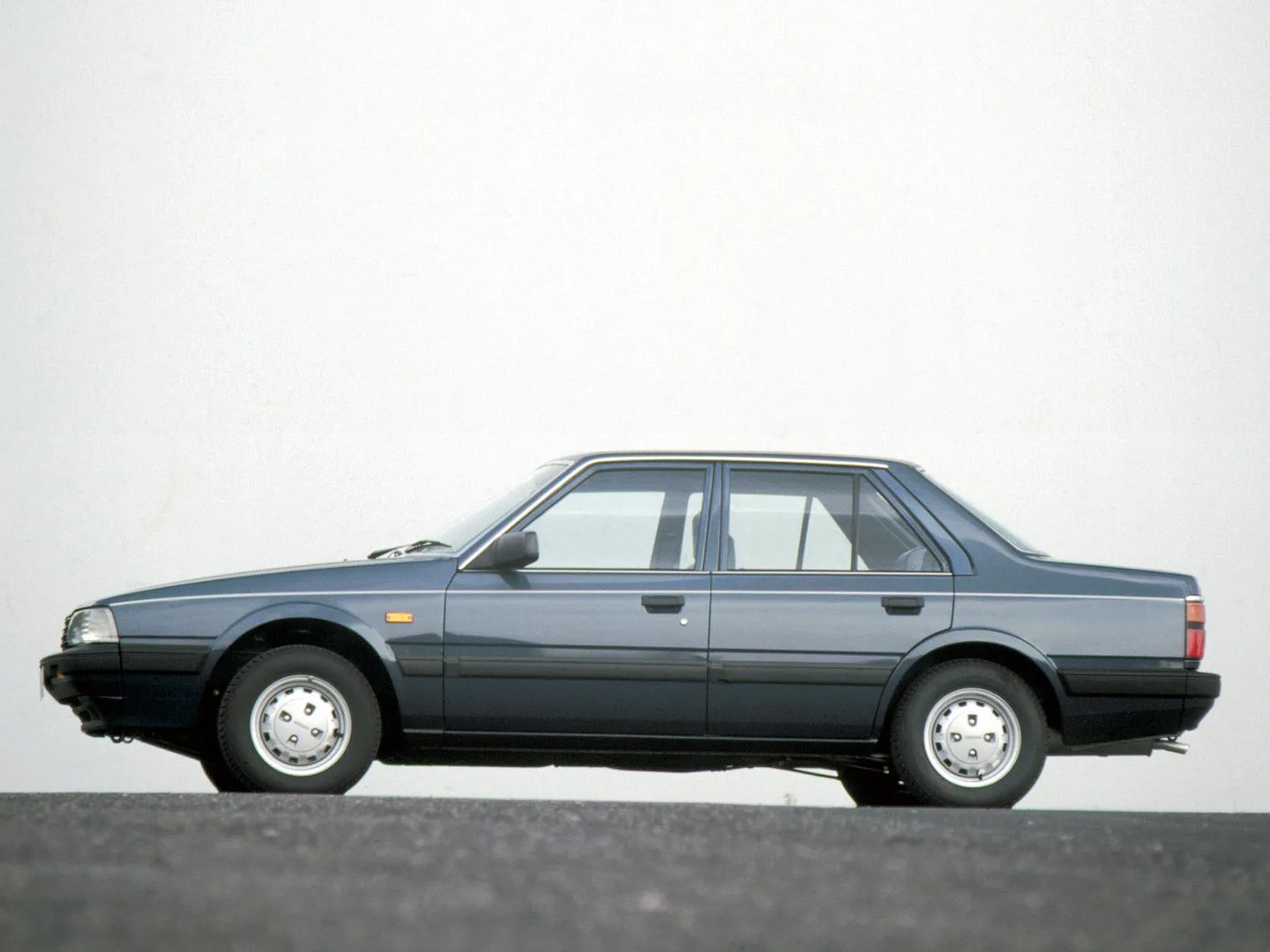 Mazda_626_2_generation__Sedan__3.jpg