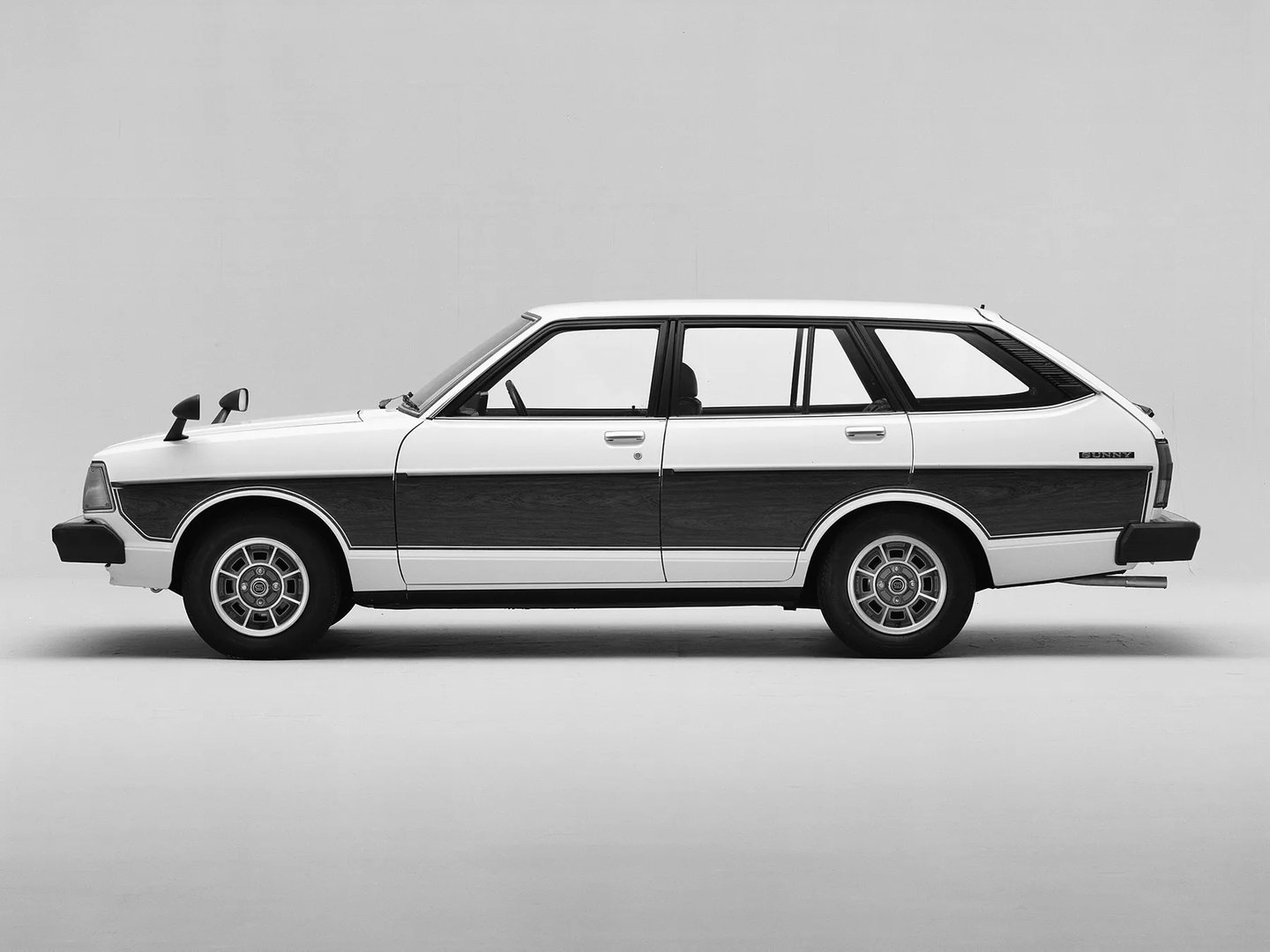 Nissan_Sunny_4_generation__Estate_5-door__3.jpg