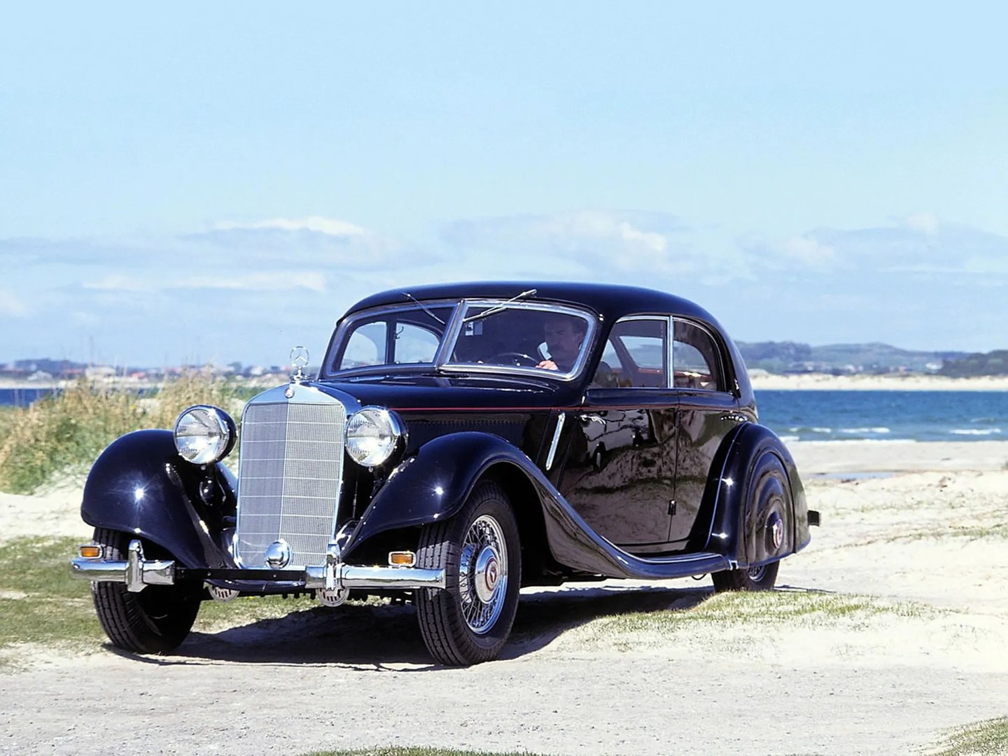 320  Sedan