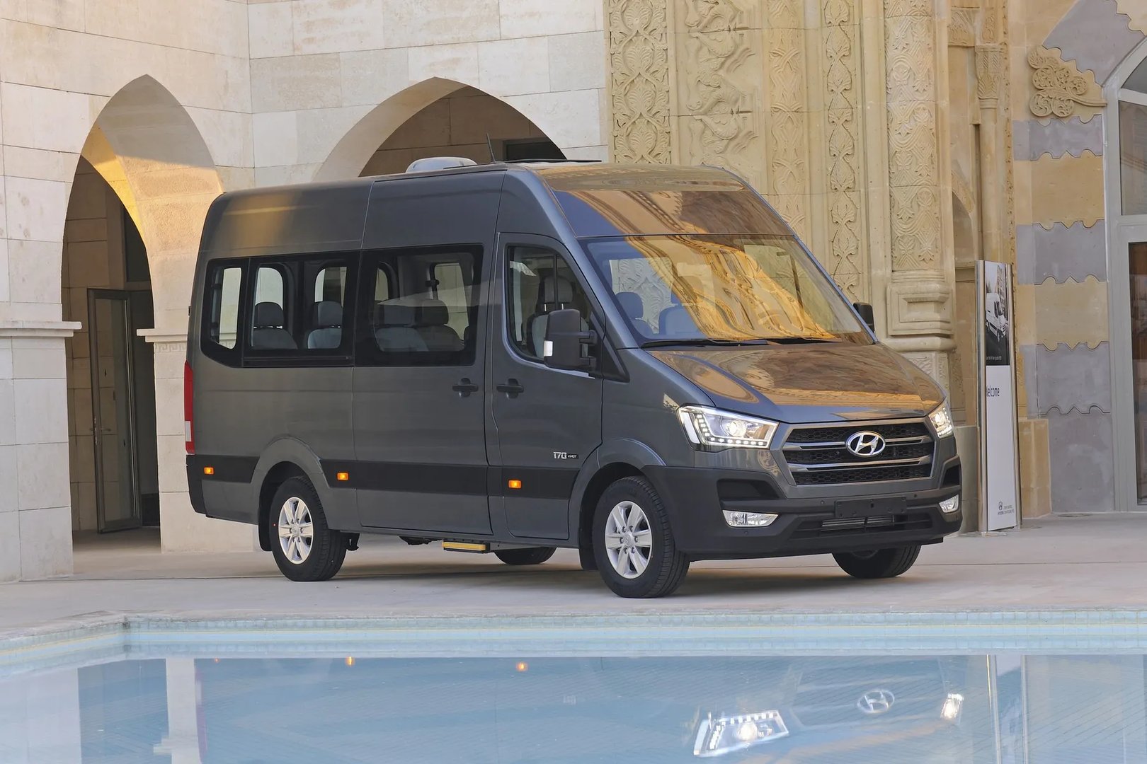 Hyundai_H350_1_generation__Minibus__main.jpg