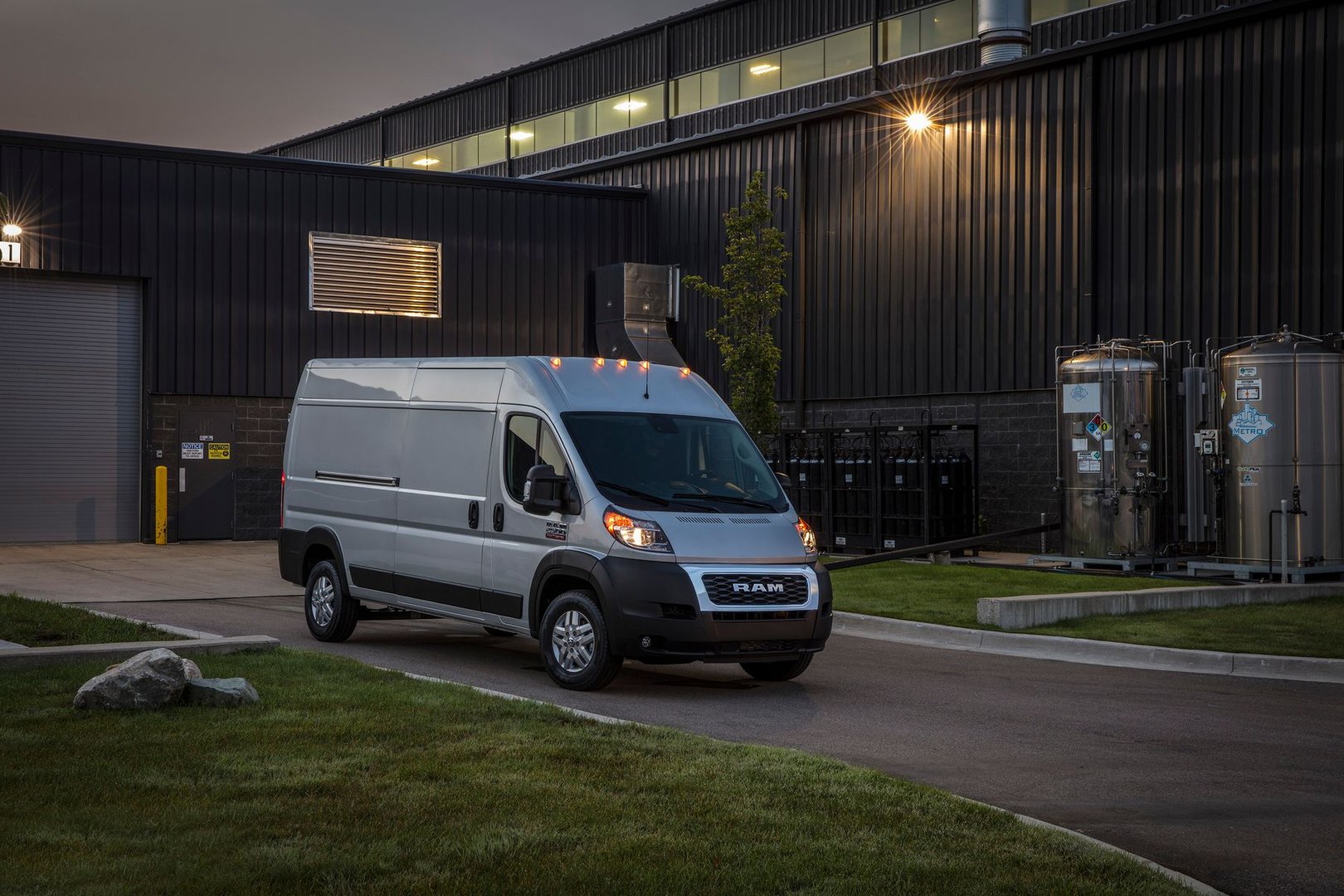 ram_Promaster_1_generation_restyling__Van__2.jpg