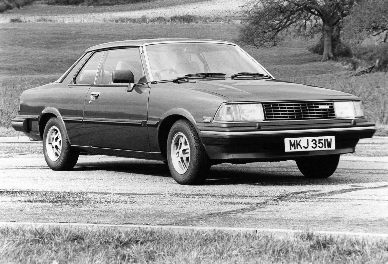 Mazda_626_1_generation__Coupe__3.jpg
