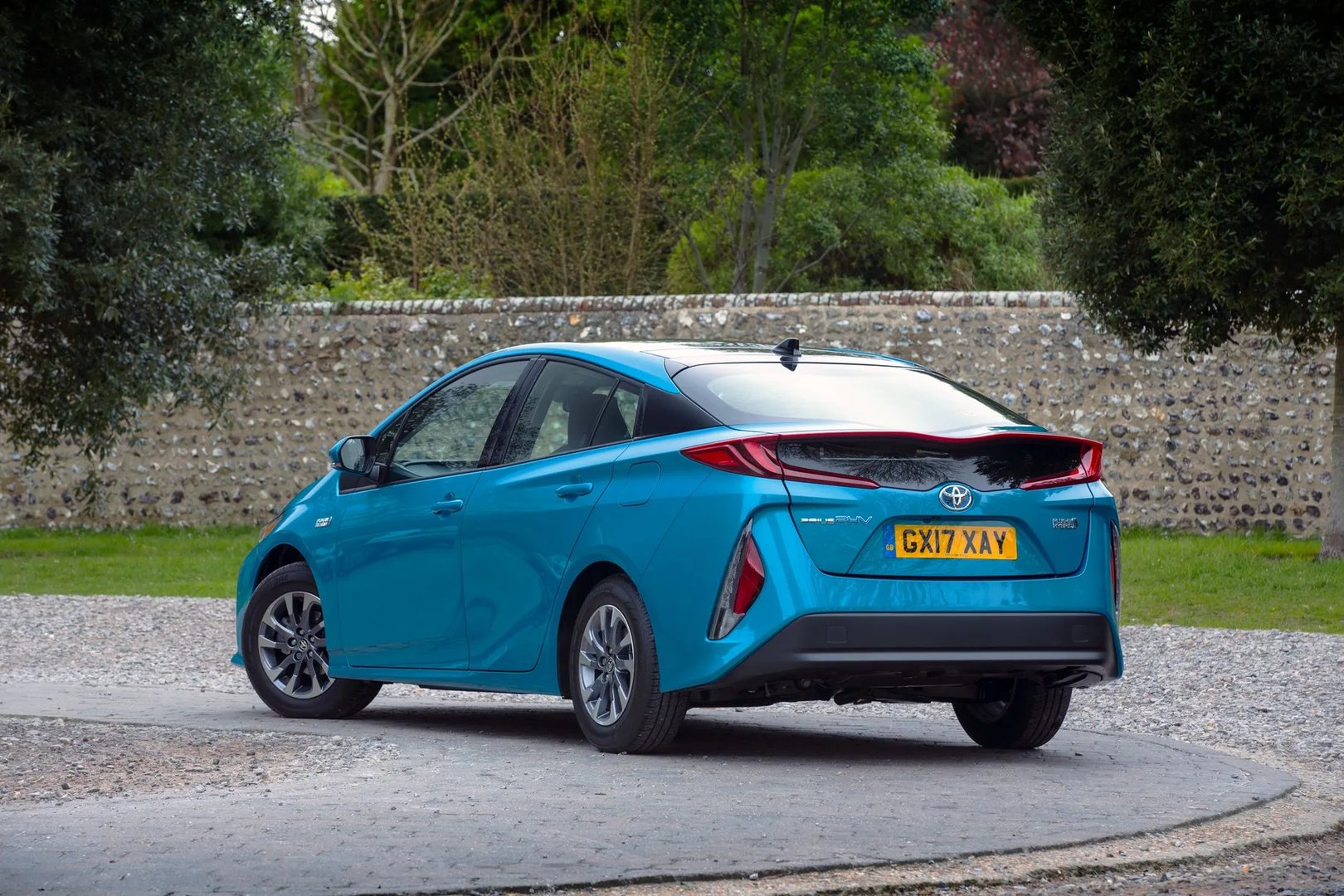 Toyota_Prius_Plug-In_4_generation_restyling__Liftback__1.jpg