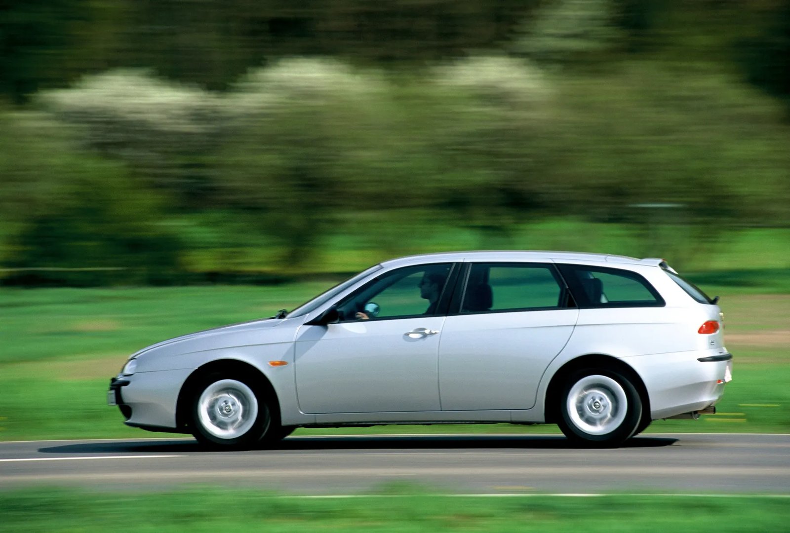 Alfa Romeo_156_1_generation__Estate_5-door__4.jpg