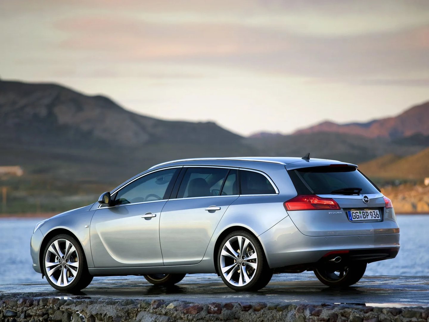 Opel_Insignia_1_generation__Estate_5-door__3.jpg