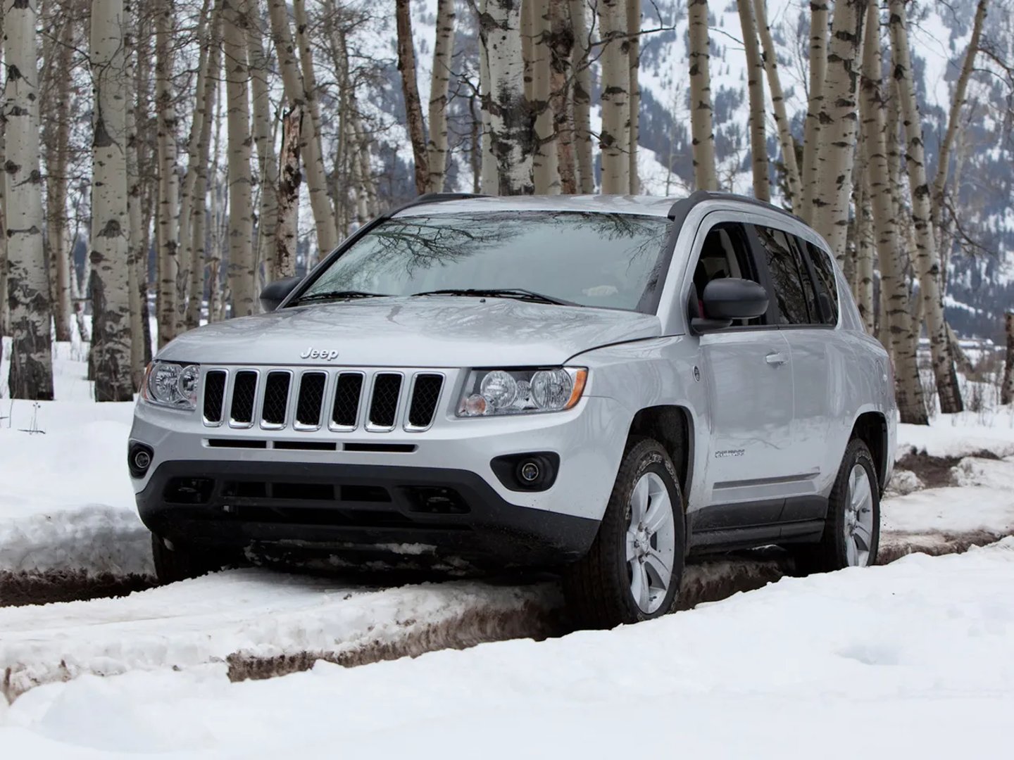 Jeep_Compass_1_generation_restyling__SUV_5-doors__10.jpg