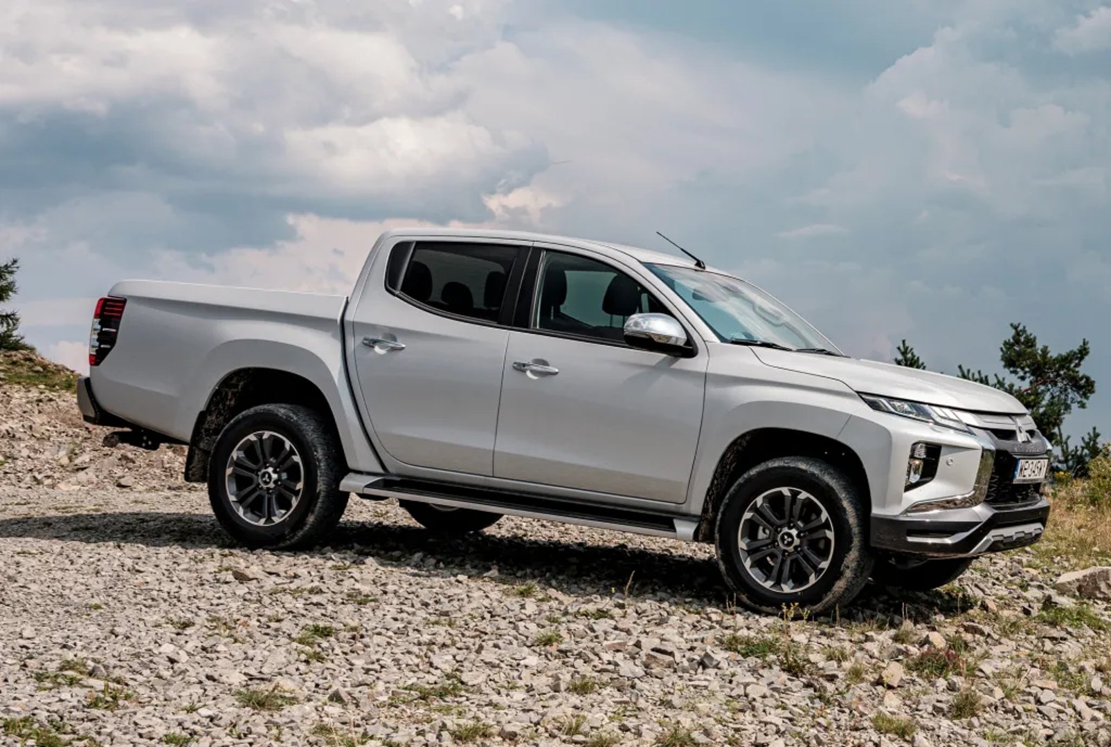 Mitsubishi_Triton_5_generation_restyling__Pickup_double-cab__5.jpg