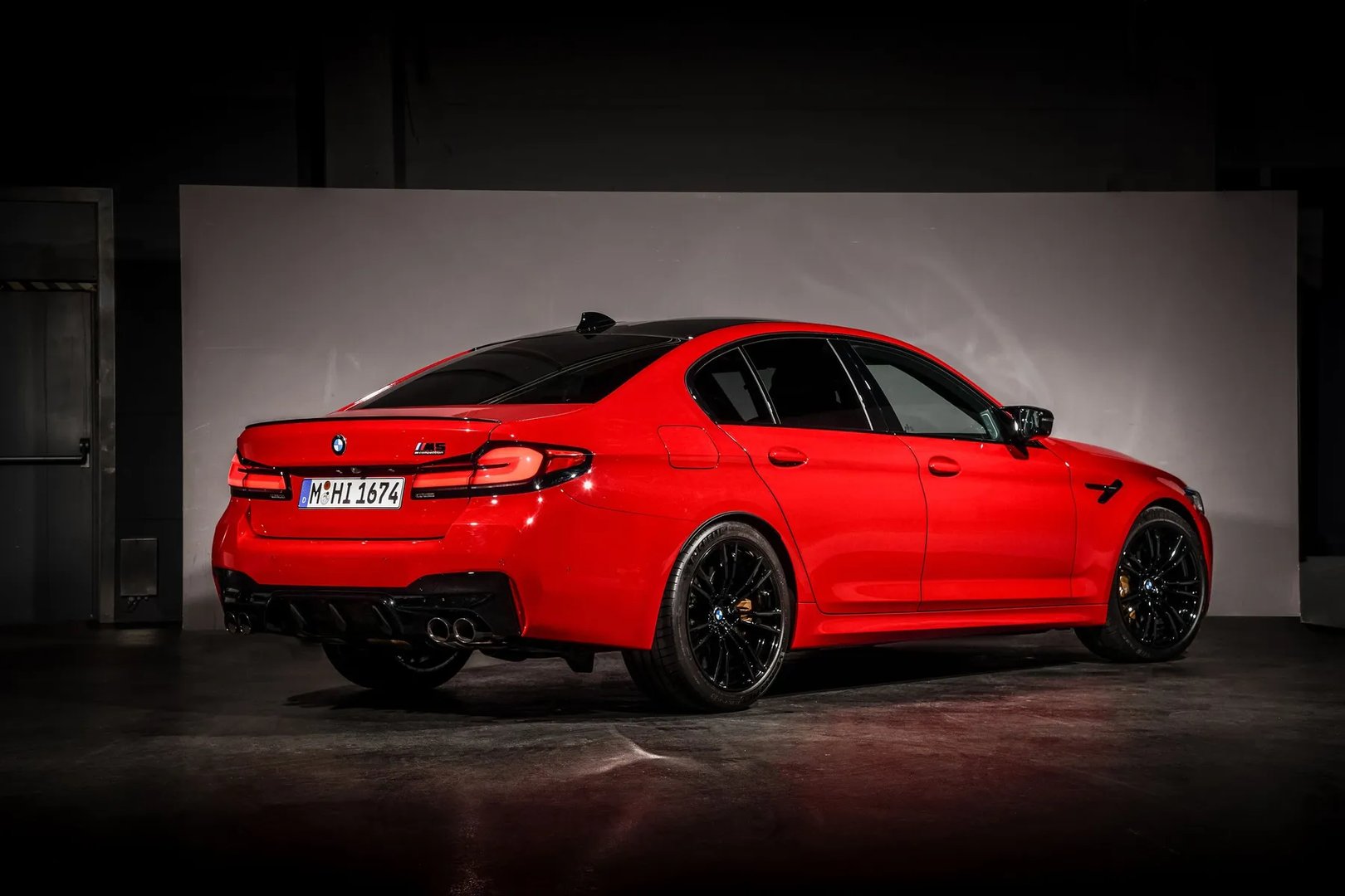 BMW_M5_6_generation_restyling_1__Sedan__2.jpg