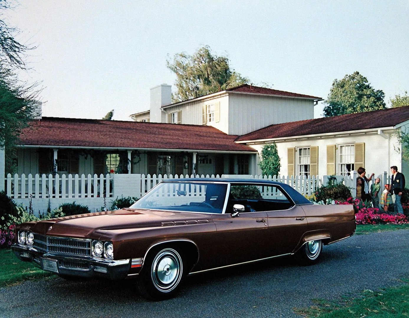 Buick_Electra_4_generation__Sedan_Hardtop__2.jpg