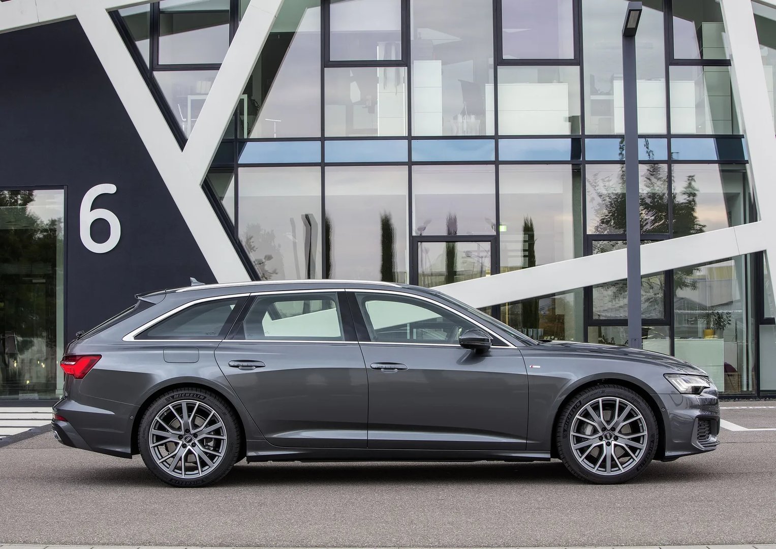 Audi_A6_5_generation__Estate_5-door__7.jpg
