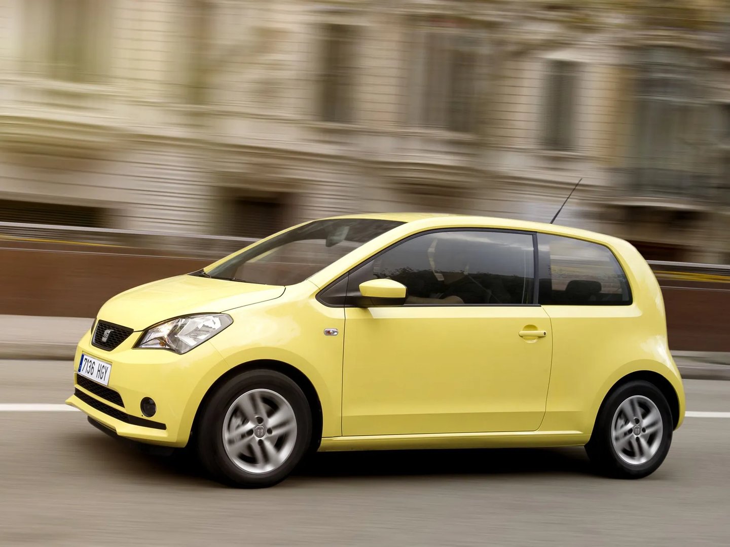 SEAT_Mii_1_generation__Mini_3-doors__11.jpg
