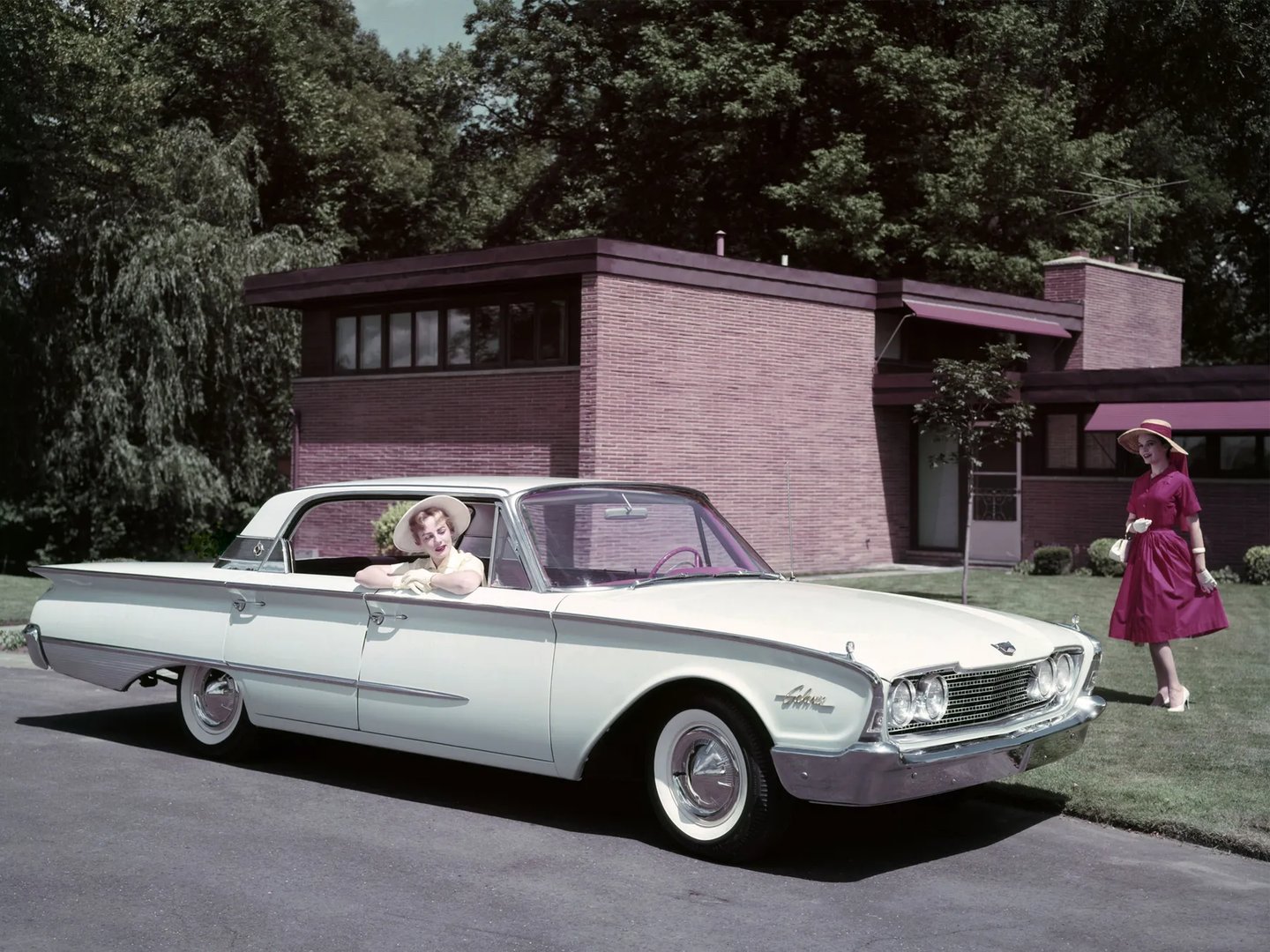 Ford_Galaxie_(USA)_2_generation__Sedan_Hardtop__1.jpg