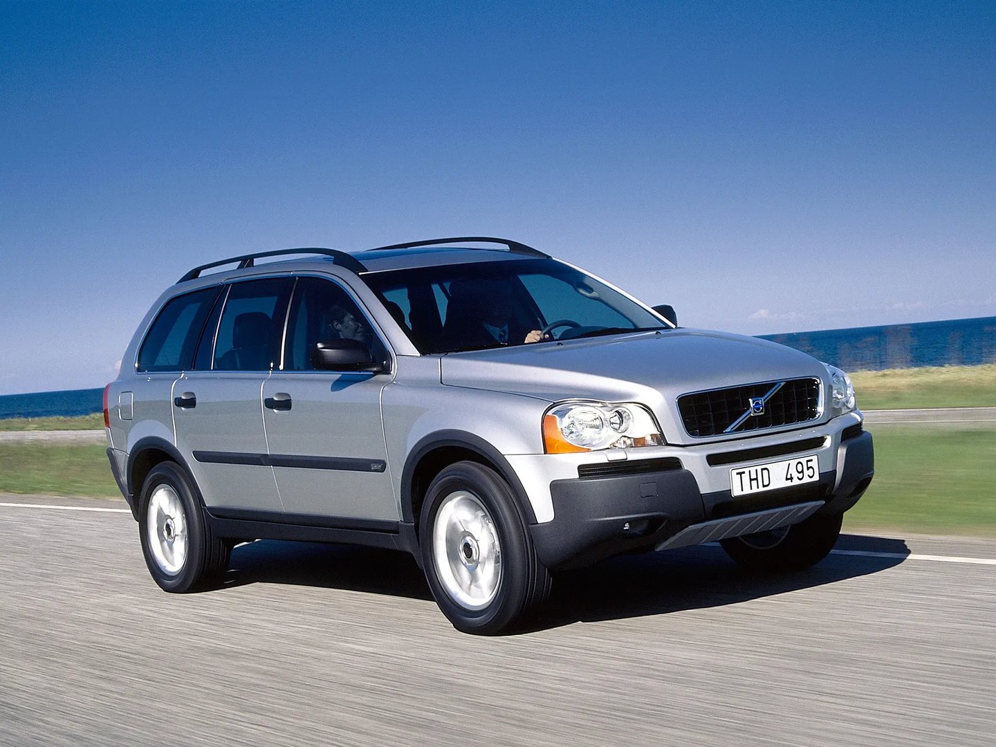 Volvo_XC90_1_generation__SUV_5-doors__9.jpg