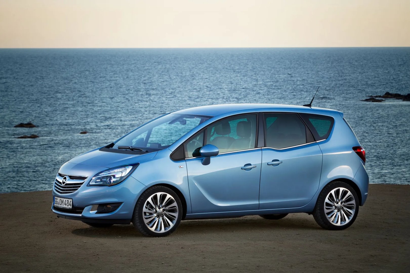 Opel_Meriva_2_generation_restyling__Compact_Van__6.jpg