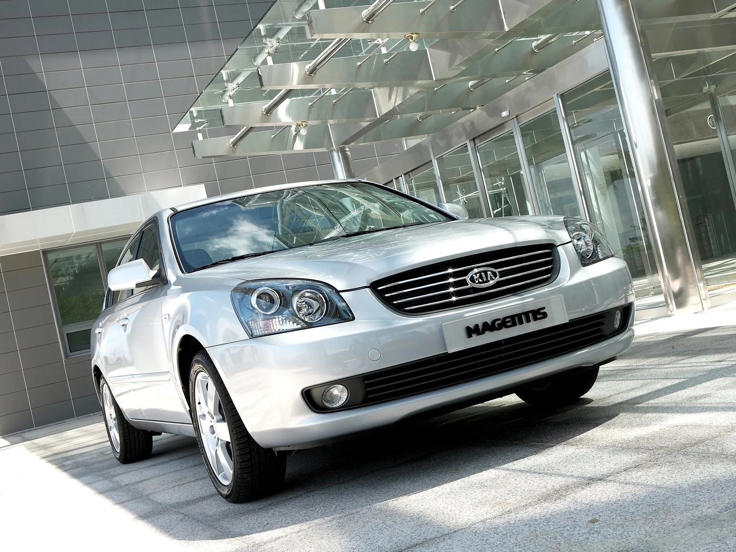 Kia_Magentis_2_generation__Sedan__4.jpg