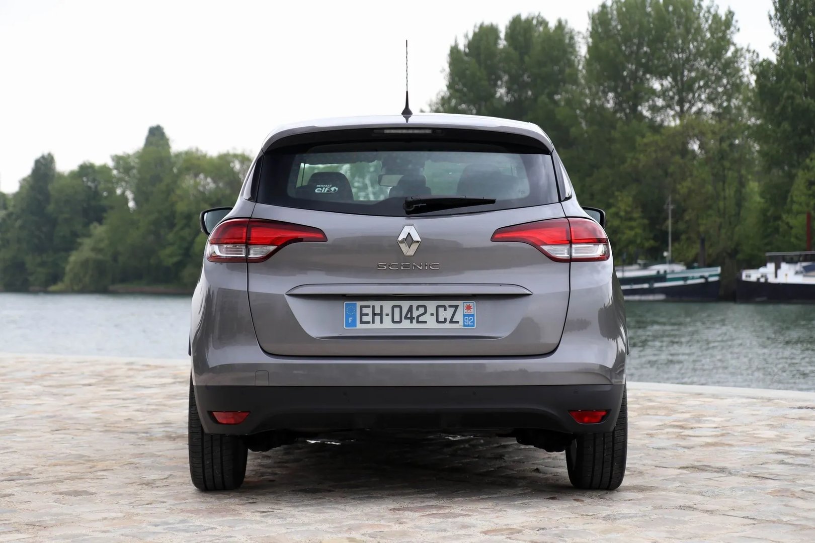 Renault_Scenic_4_generation__Compact_Van__10.jpg