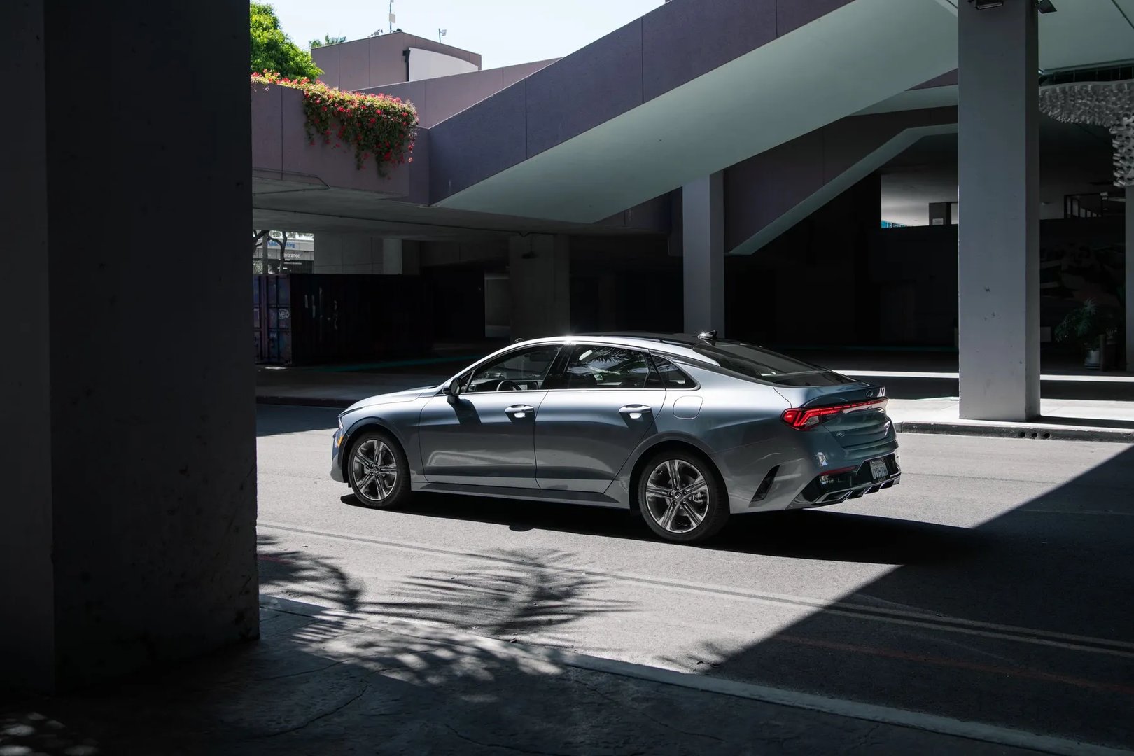 Kia_K5_3_generation__Sedan__11.jpg