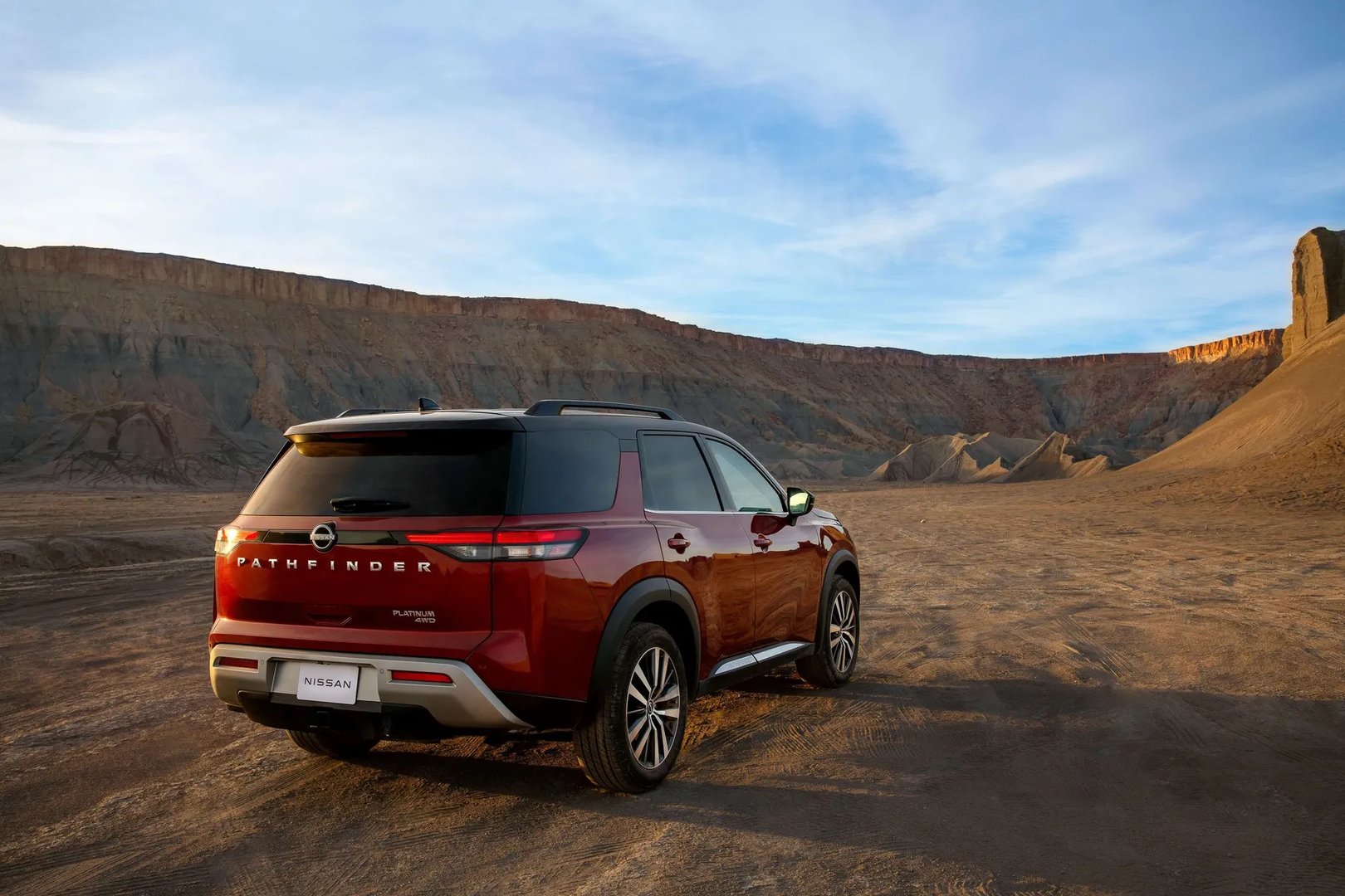 Nissan_Pathfinder_5_generation__SUV_5-doors__4.jpg