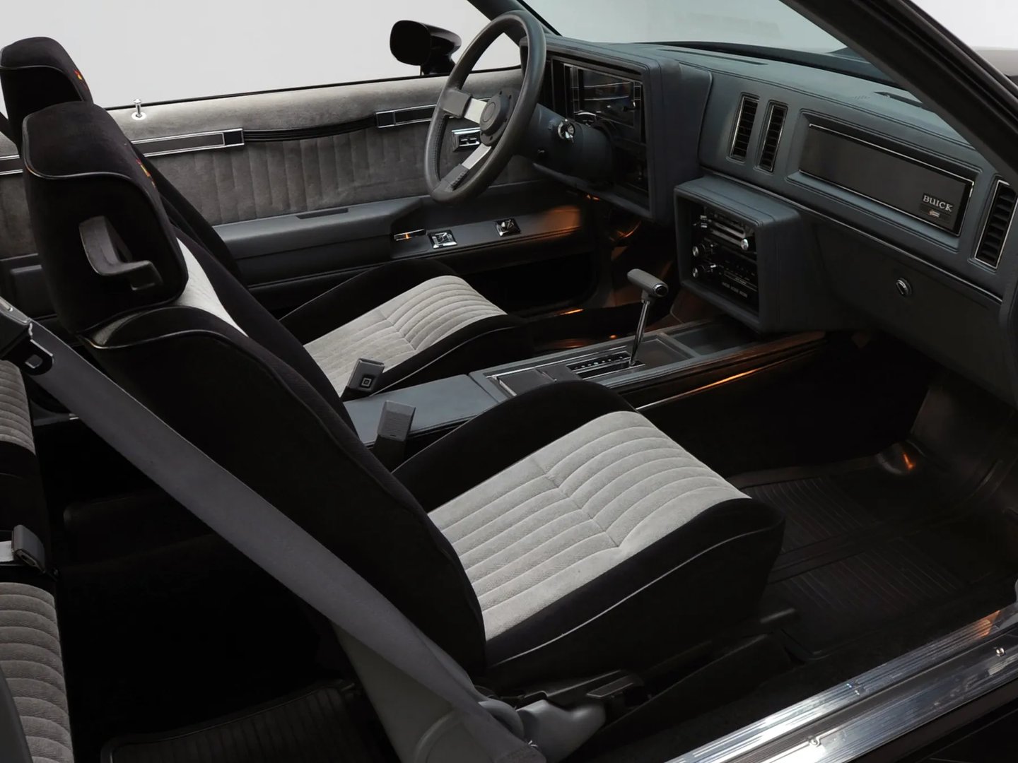 Buick_Regal_2_generation__Coupe__8.jpg