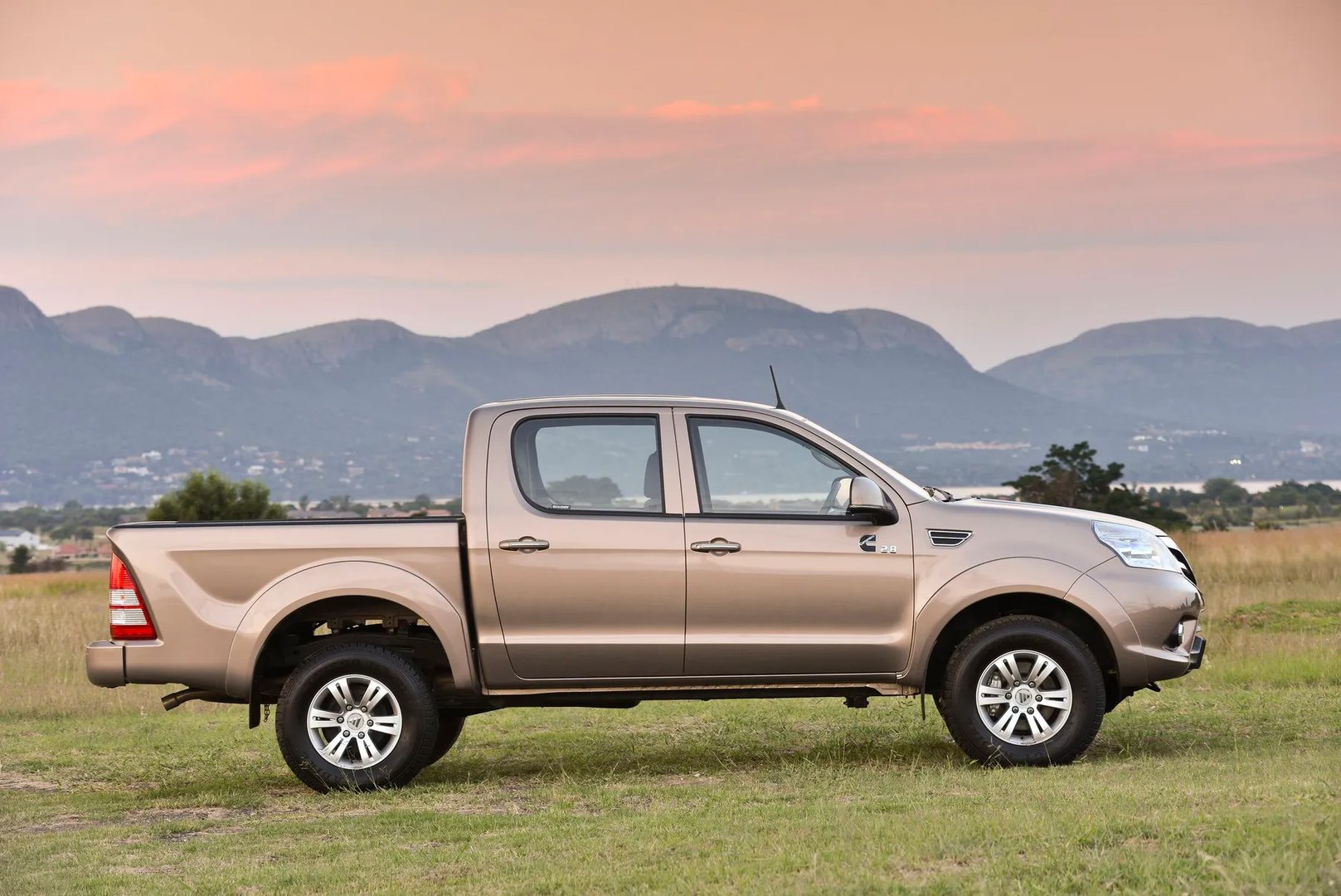 Foton_Tunland_1_generation__Pickup_double-cab__3.jpg