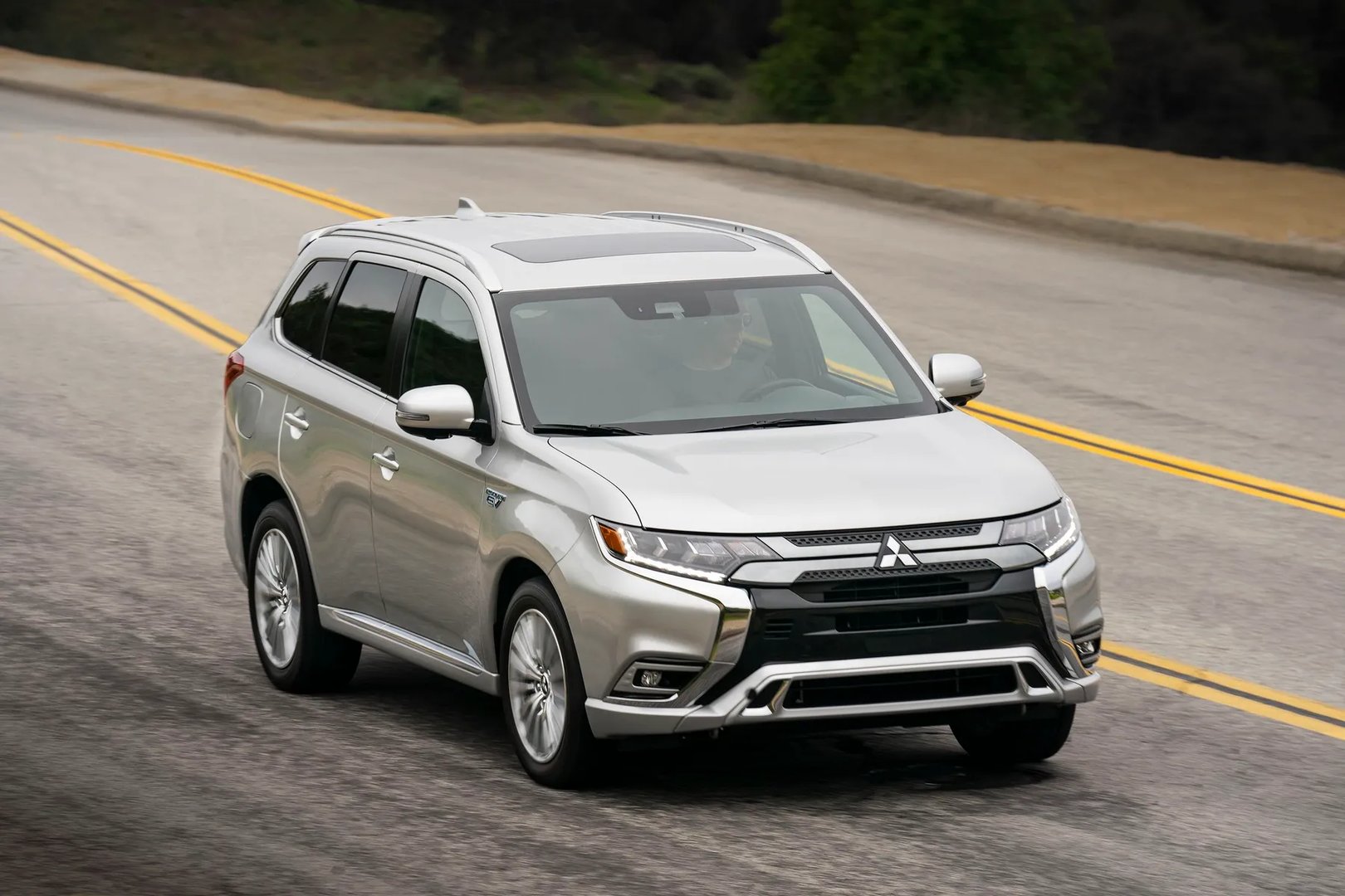 Mitsubishi_Outlander_3_generation_restyling_3__SUV_5-doors__7.jpg