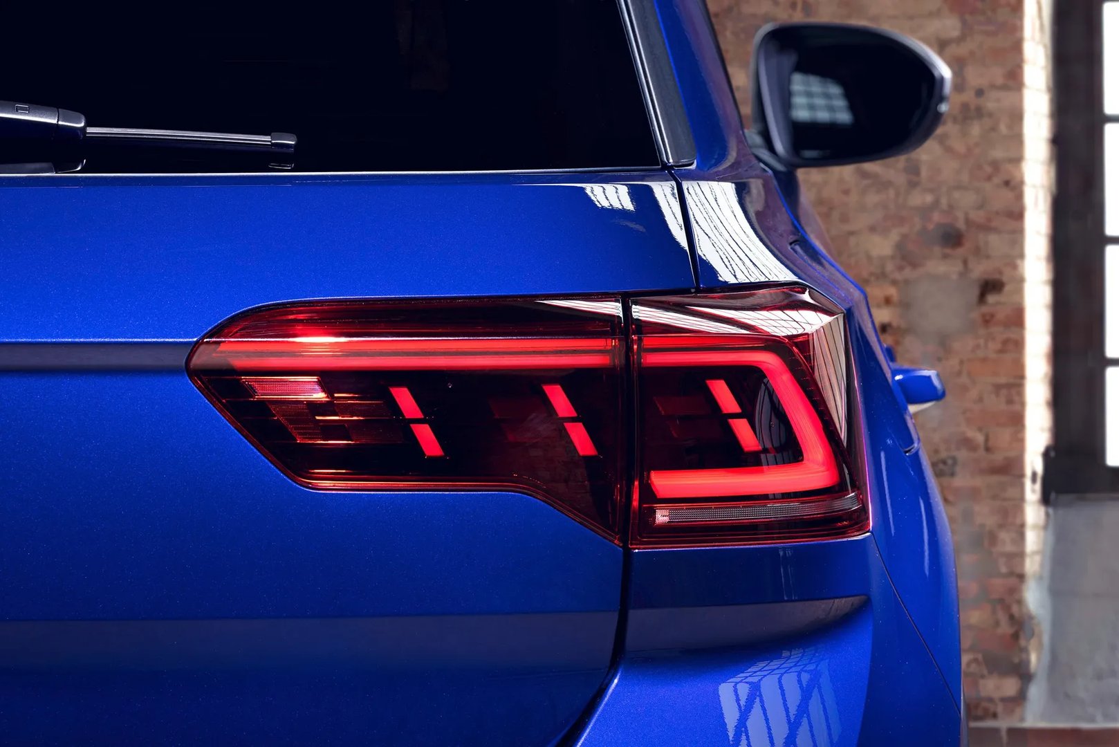 Volkswagen_T-Roc_R_1_generation_restyling__SUV_5-doors__4.jpg