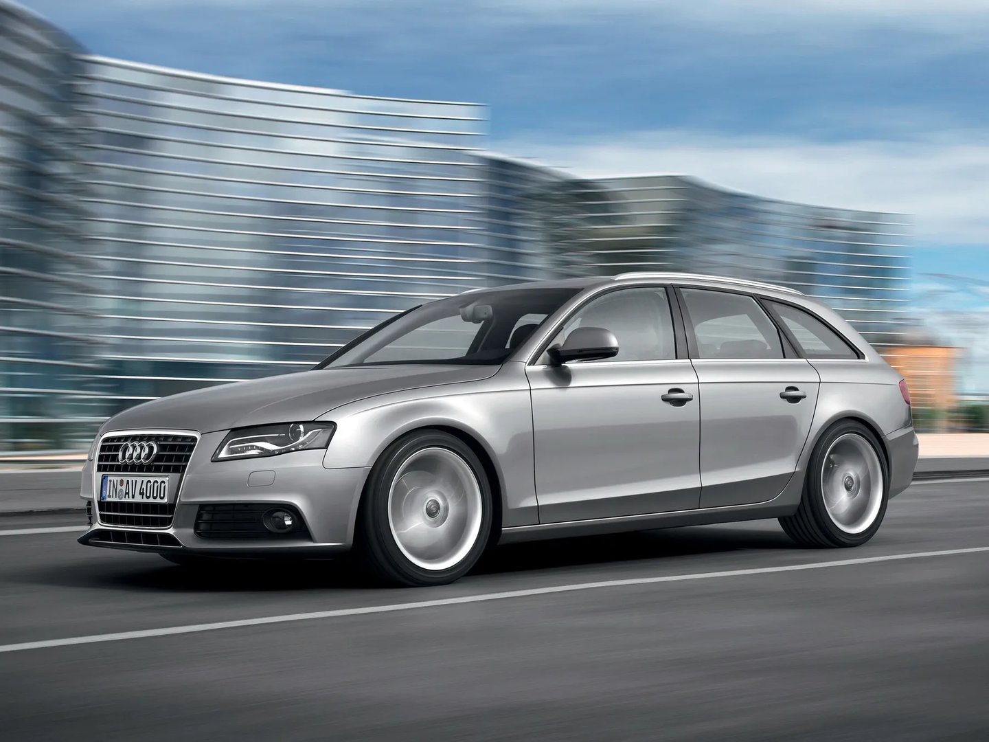 Audi_A4_4_generation__Estate_5-door__12.jpg