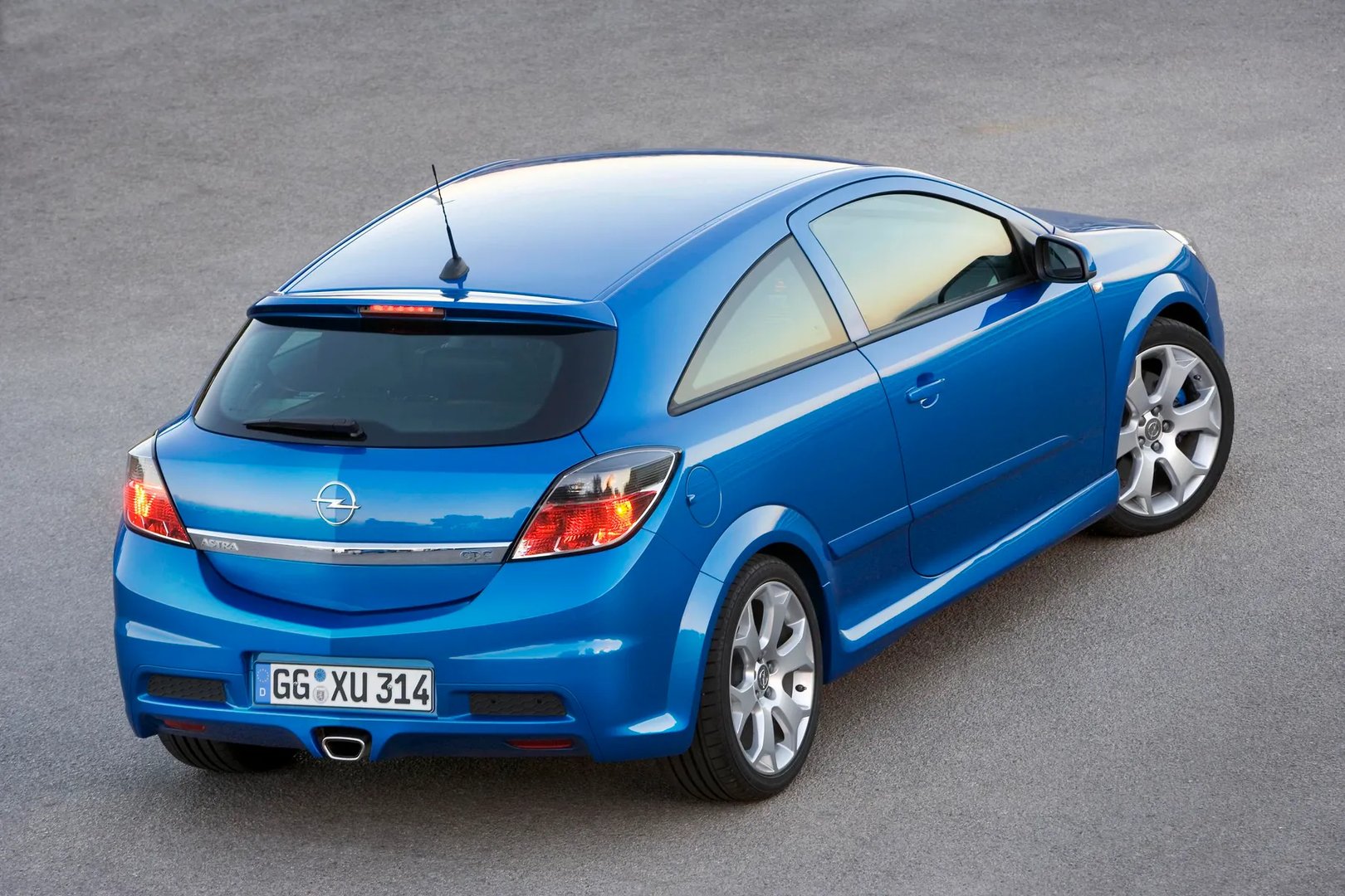 Opel_Astra_OPC_2_generation__Hatchback_3-door__8.jpg