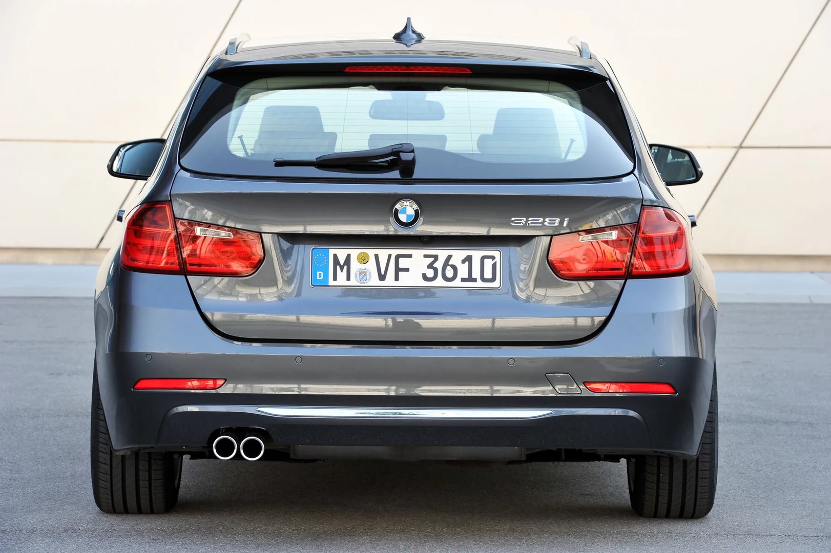 BMW_3_series_6_generation__Estate_5-door__10.jpg