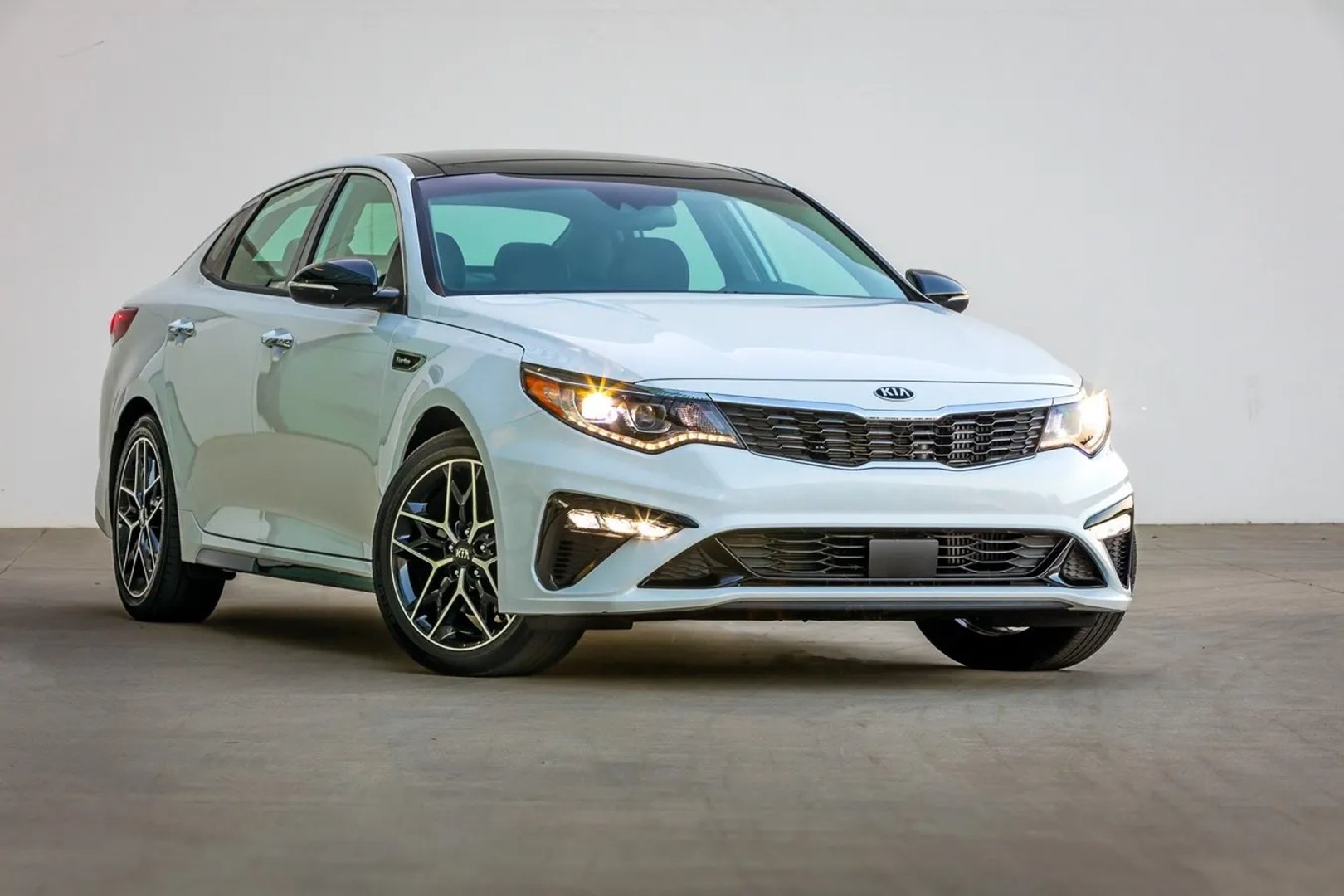 Kia_Optima_4_generation_restyling__Sedan__1.jpg