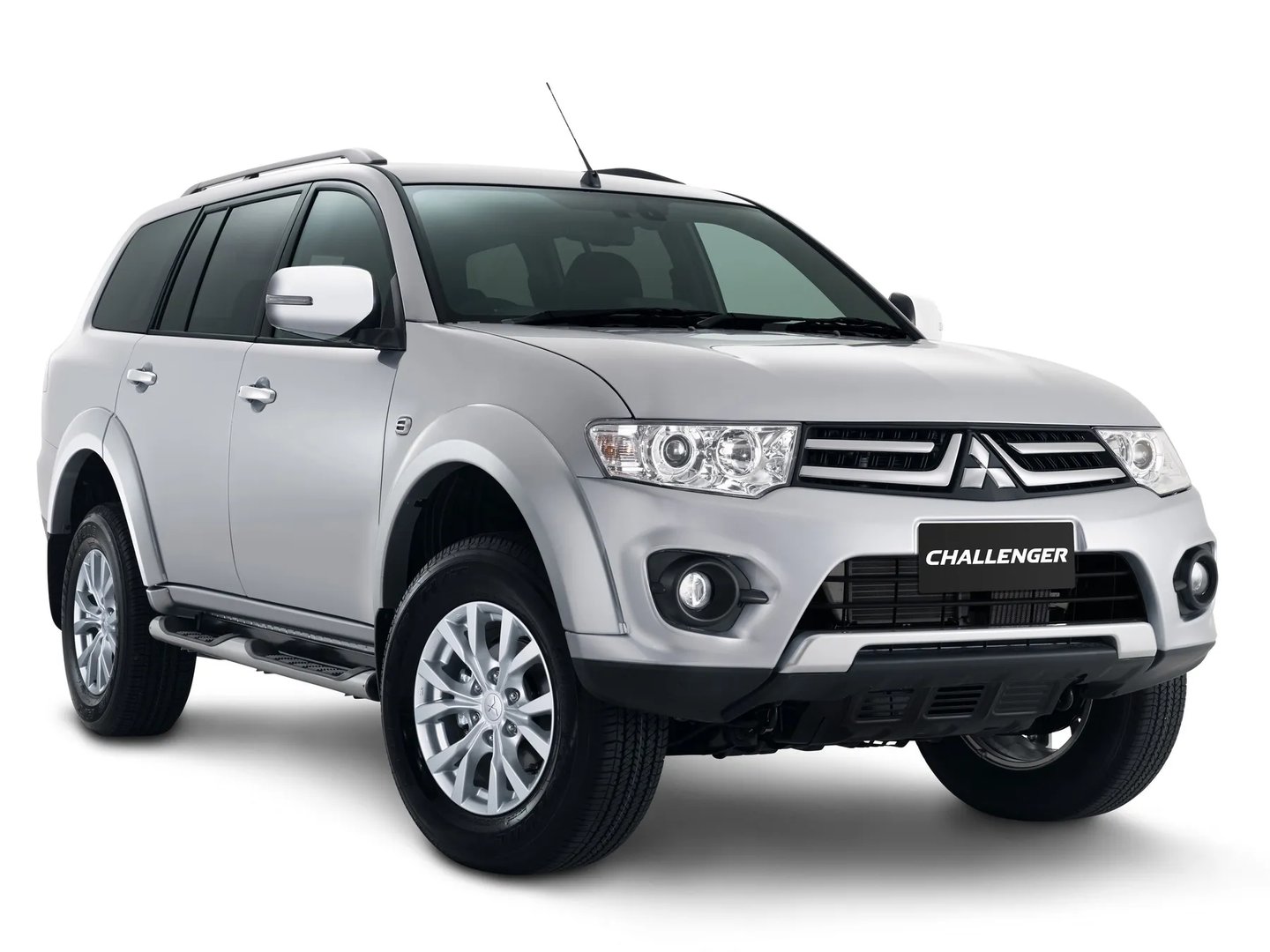 Mitsubishi_Challenger_2_generation_restyling__SUV_5-doors__6.jpg