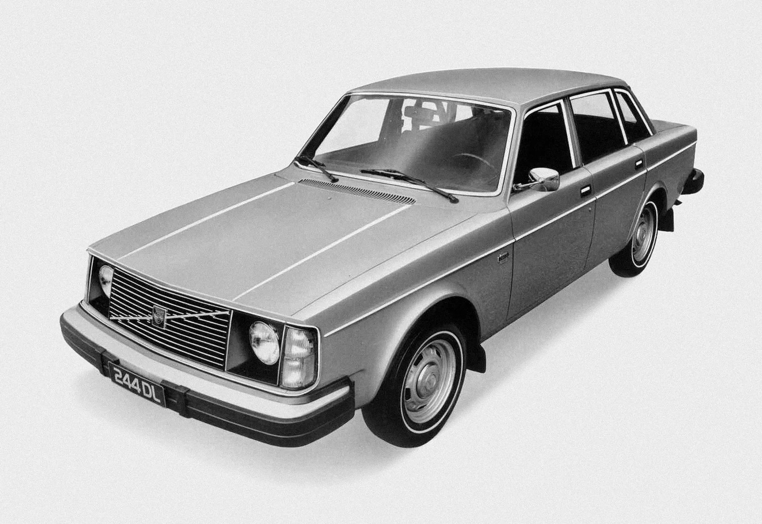 Volvo_240_Series_1_generation__Sedan__4.jpg