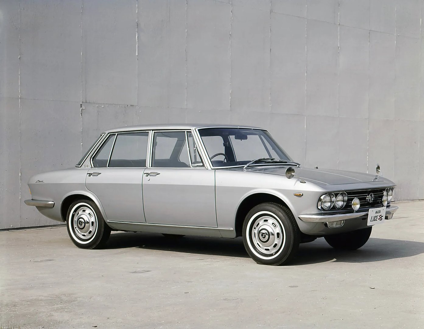Mazda_Luce_1_generation__Sedan__4.jpg