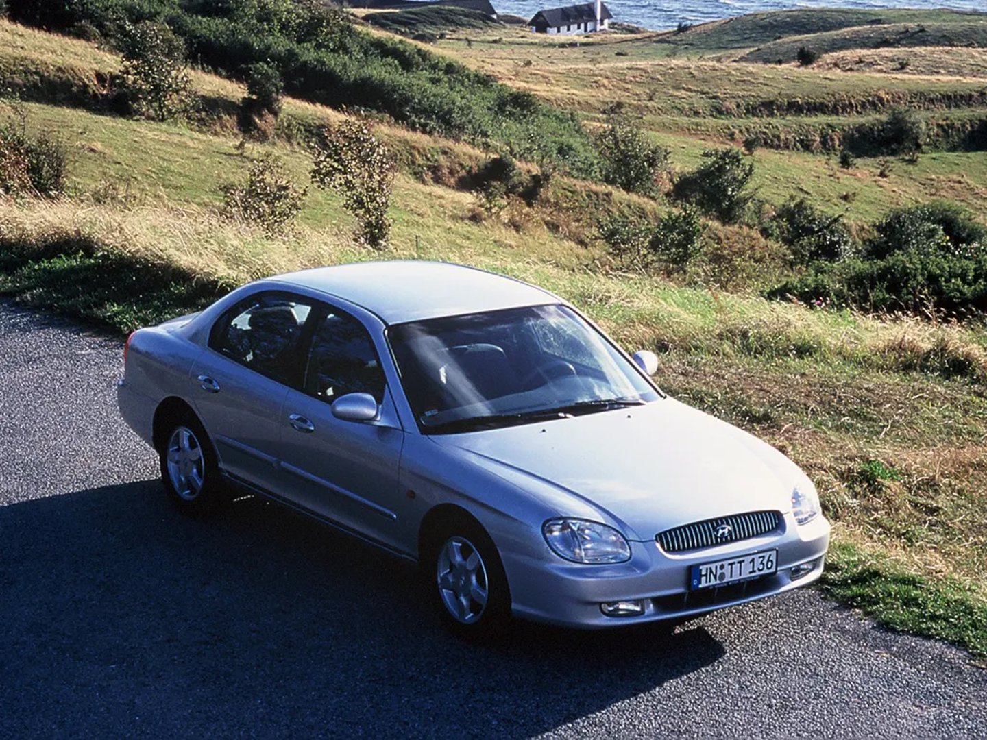 Hyundai_Sonata_4_generation__Sedan__5.jpg