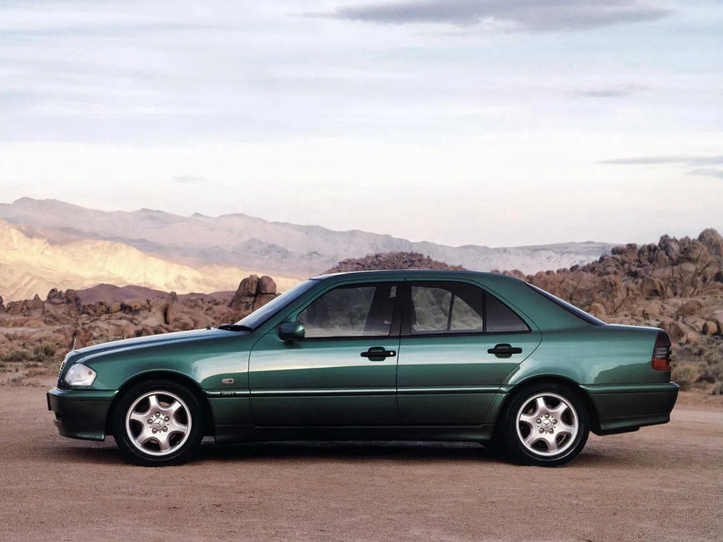 Mercedes_C-Class_1_generation_restyling__Sedan__3.jpg