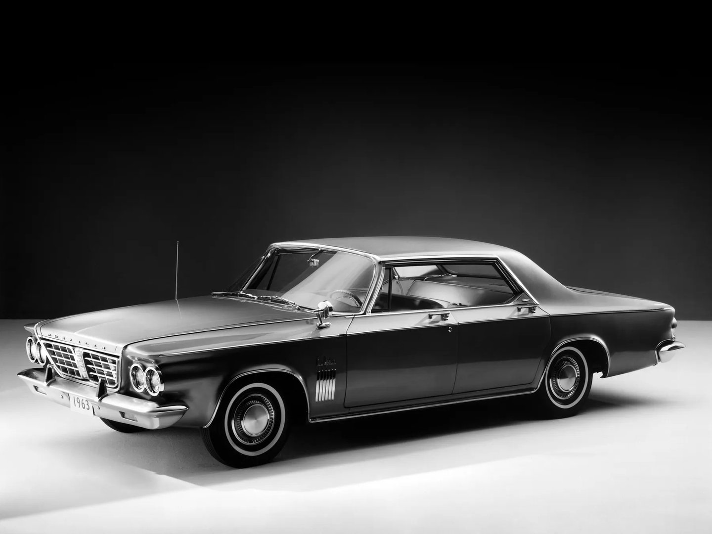 Chrysler_New_Yorker_6_generation__Sedan_Hardtop__5.jpg