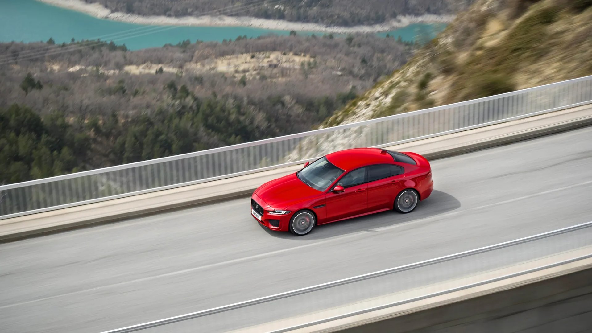 Jaguar_XE_1_generation_restyling__Sedan__1.jpg