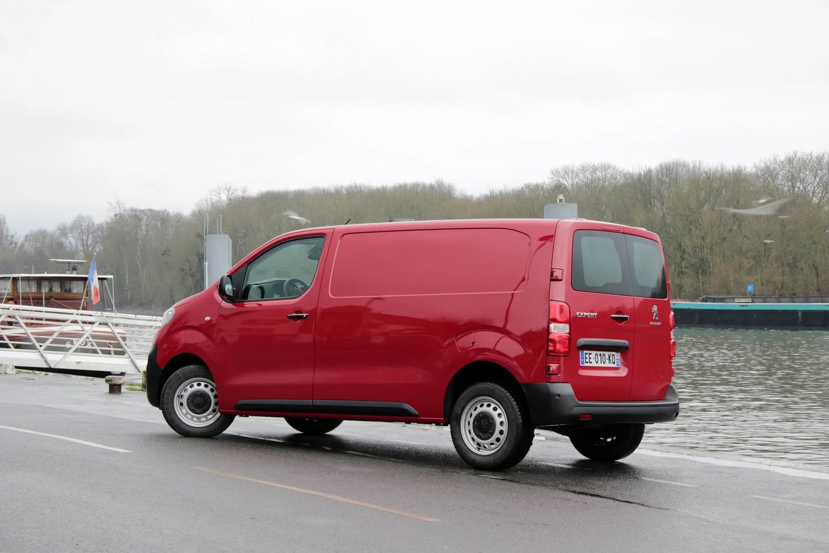 Peugeot_Expert_3_generation__Van__1.jpg