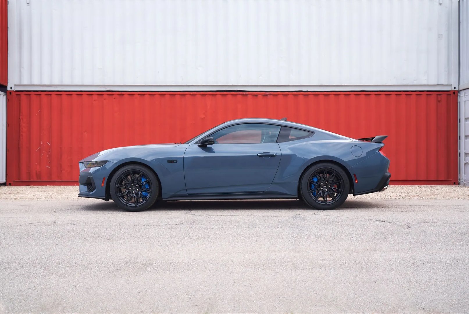 Ford_Mustang_7_generation__Coupe__2.jpg