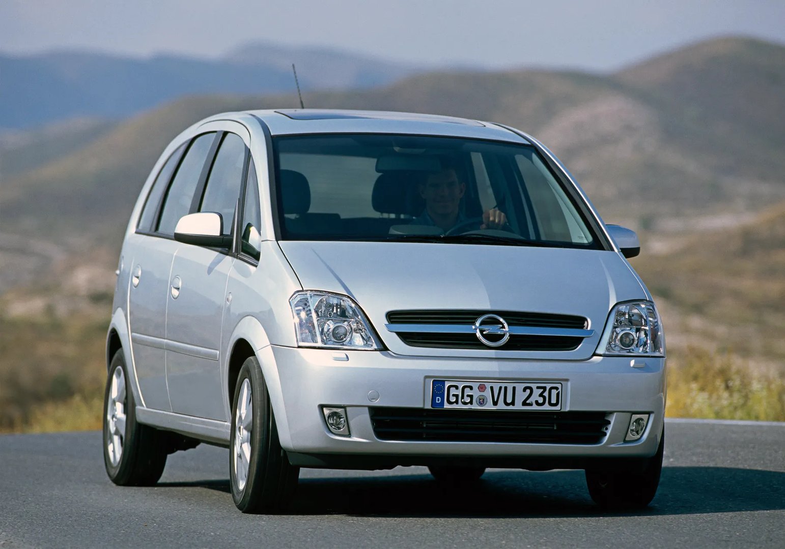 Opel_Meriva_1_generation__Compact_Van__4.jpg
