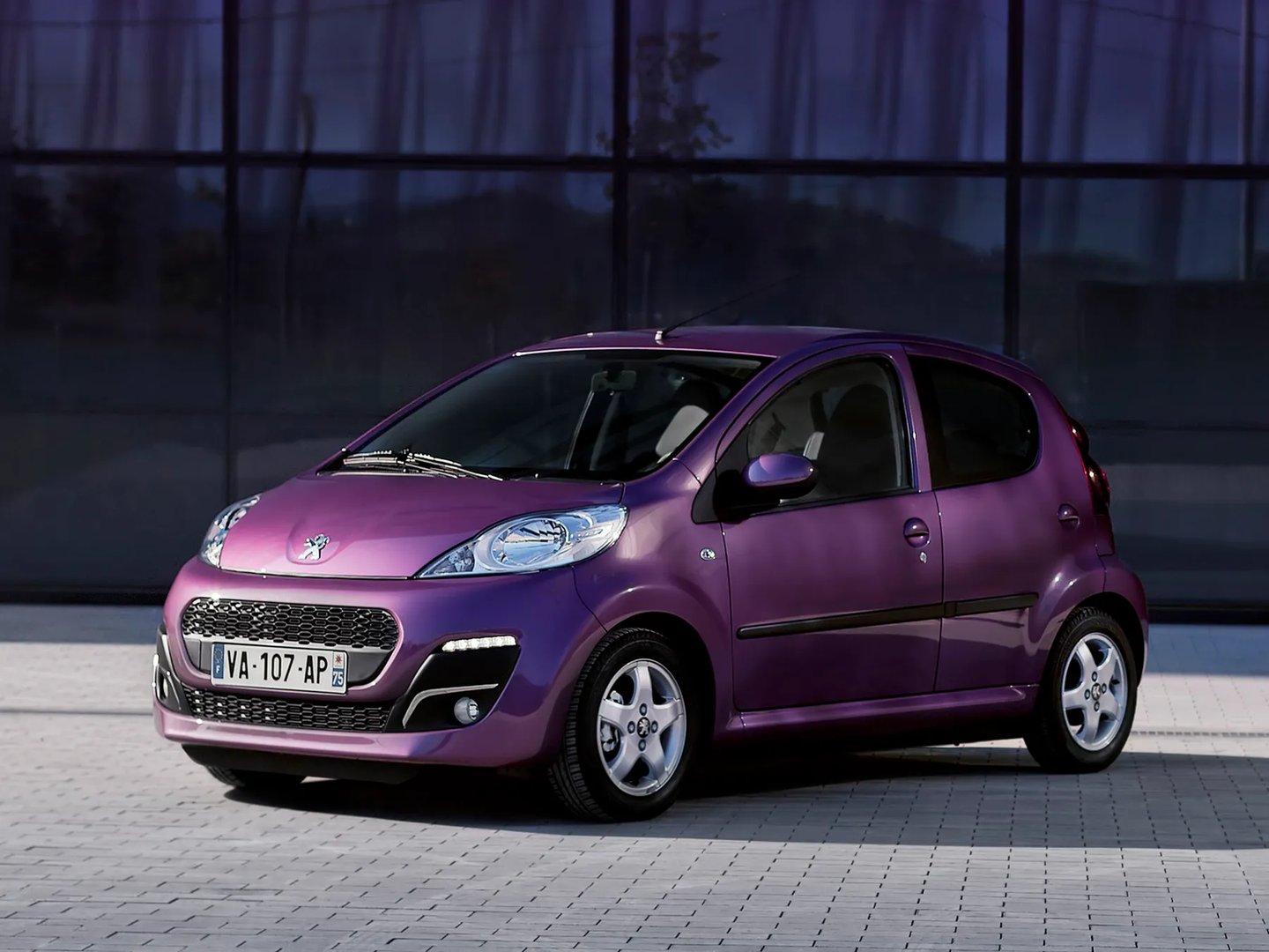 Peugeot_107_1_generation_restyling_2__Mini_5-doors__2.jpg