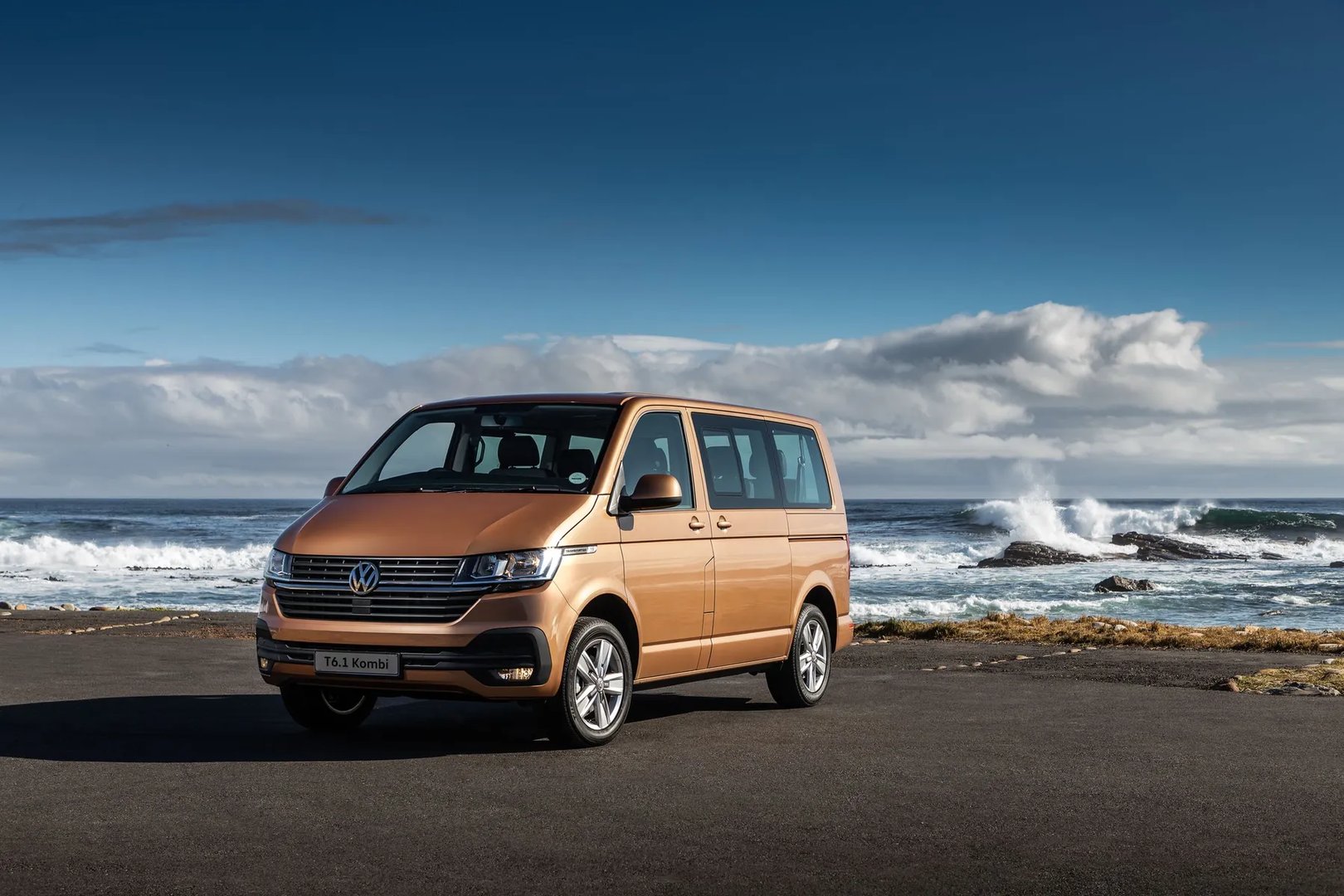 Volkswagen_Transporter_6_generation_restyling__Minivan__1.jpg