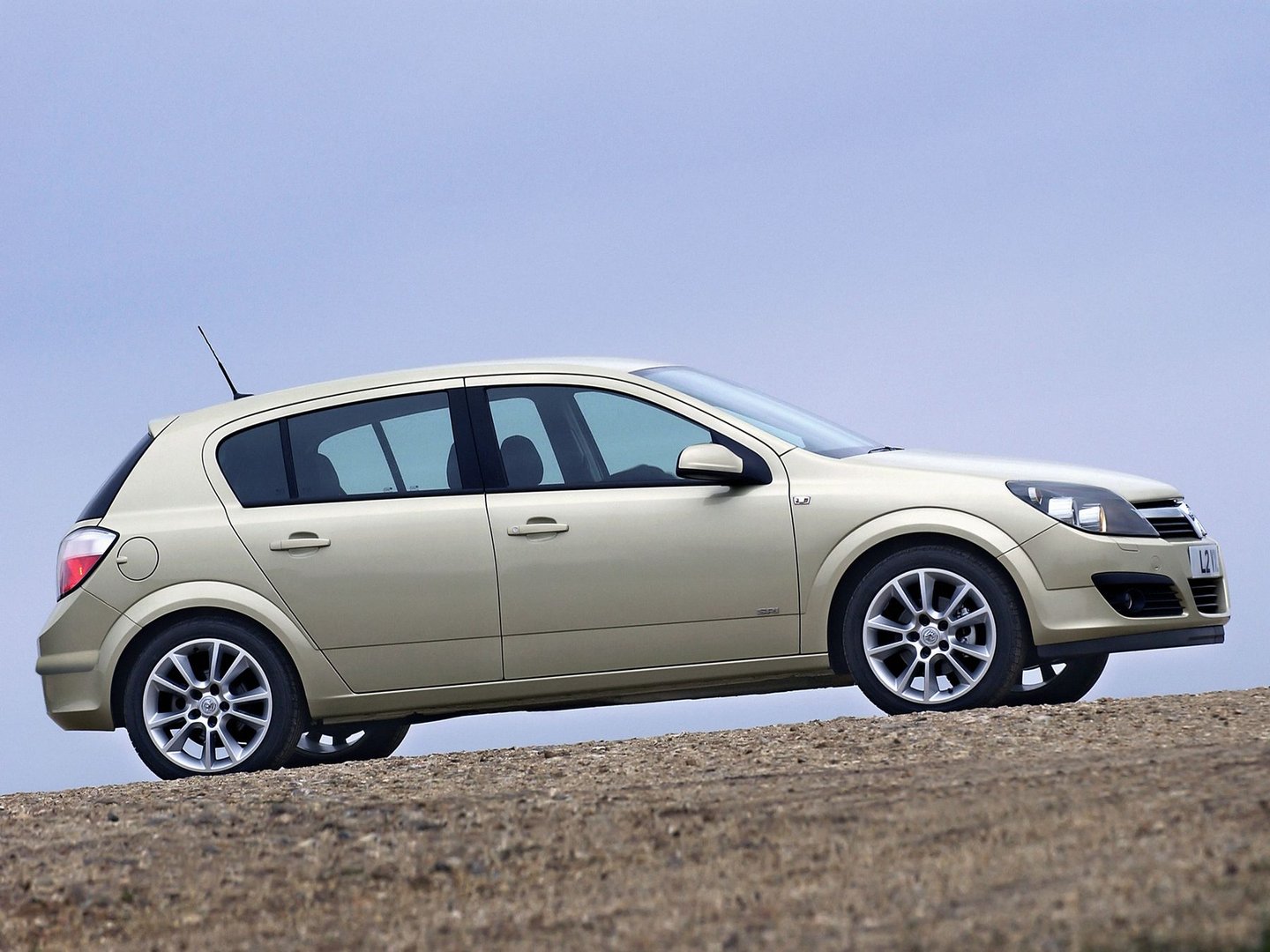 vauxhall_Astra_5_generation__Hatchback_5-door__2.jpg