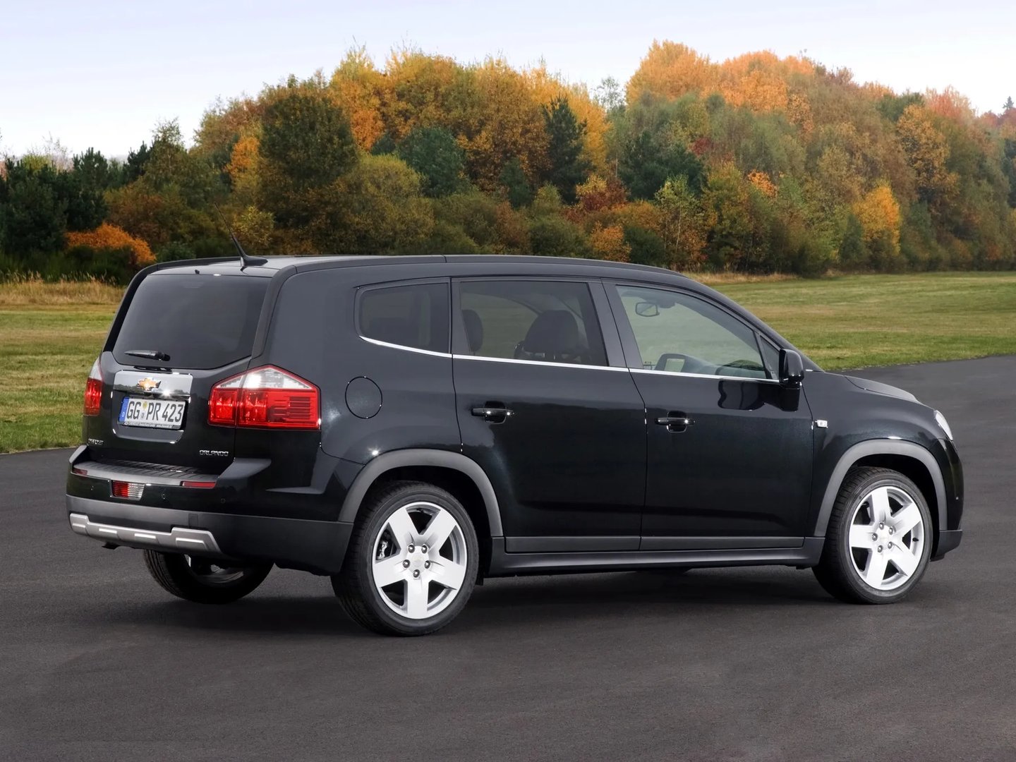Chevrolet_Orlando_1_generation__Compact_Van__6.jpg