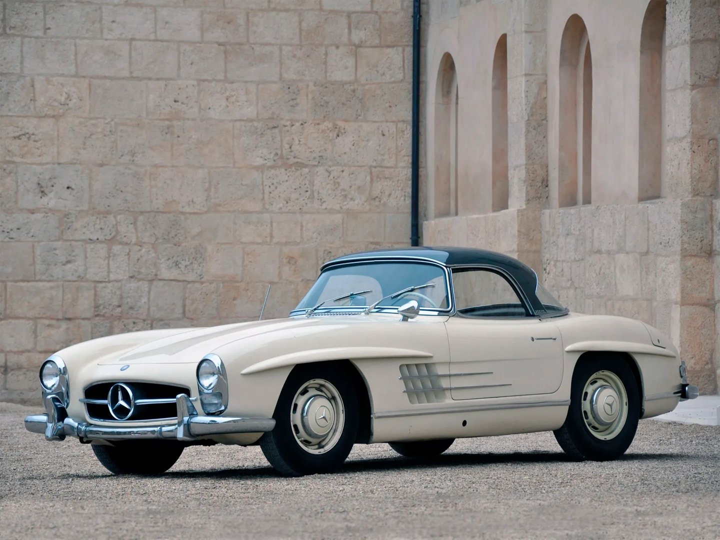 Mercedes_SL-Class_1_generation__Roadster__11.jpg